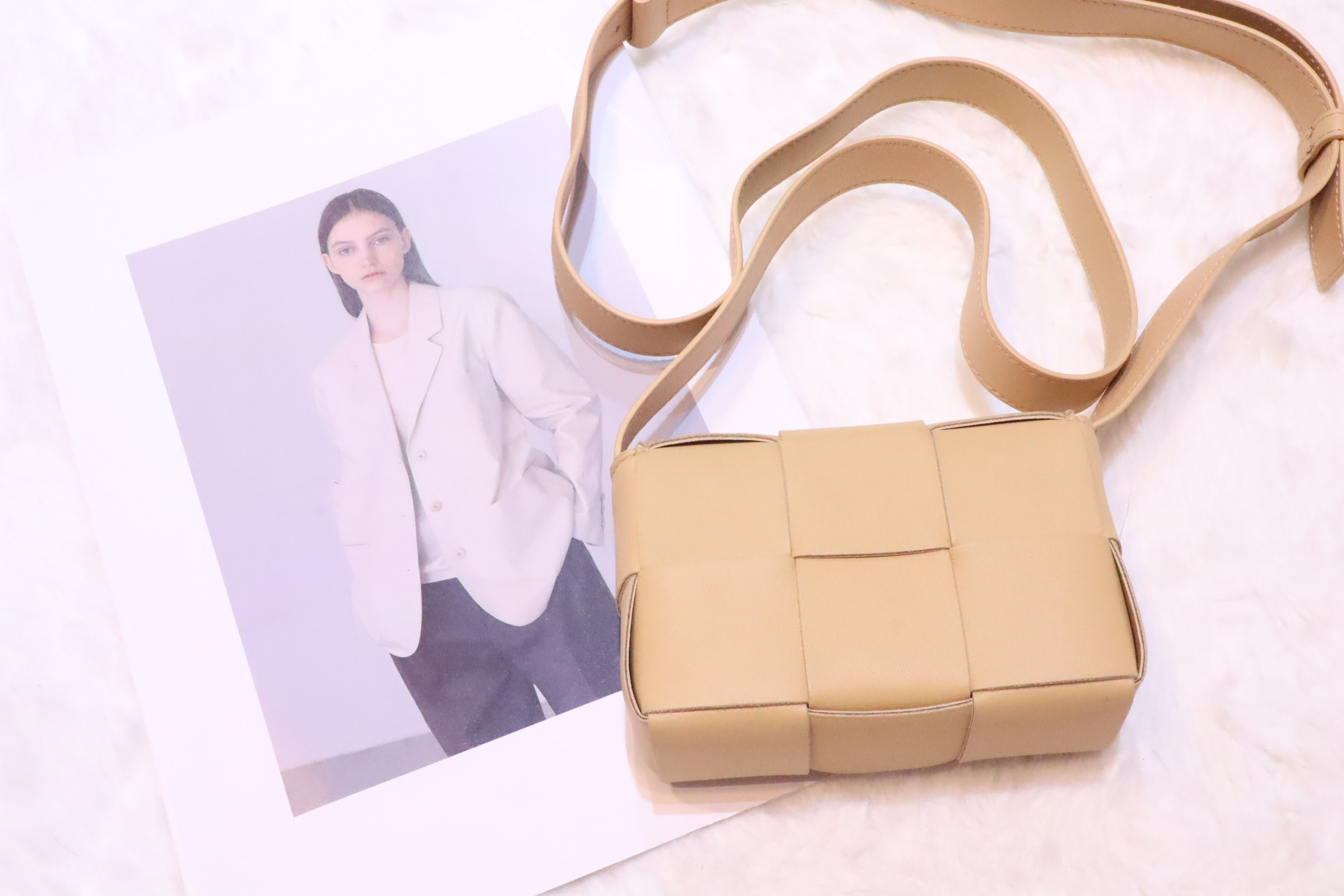 Bv 6格 杏色斜孭袋 🤎(現貨）