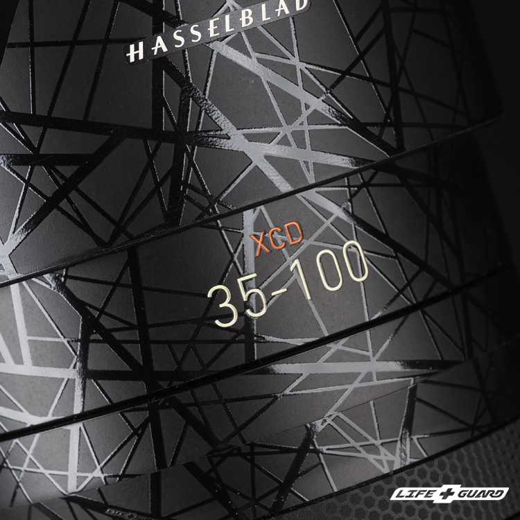 交織極黑 XCUB 鏡頭貼膜質感特寫，LIFE+GUARD 設計風格