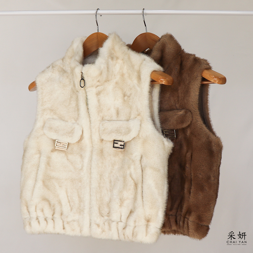 工裝感貼布口袋拉鍊立領毛絨背心