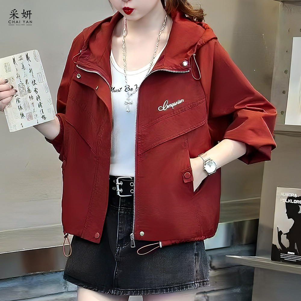 無肩線素色字母刺繡抽繩連帽防風外套