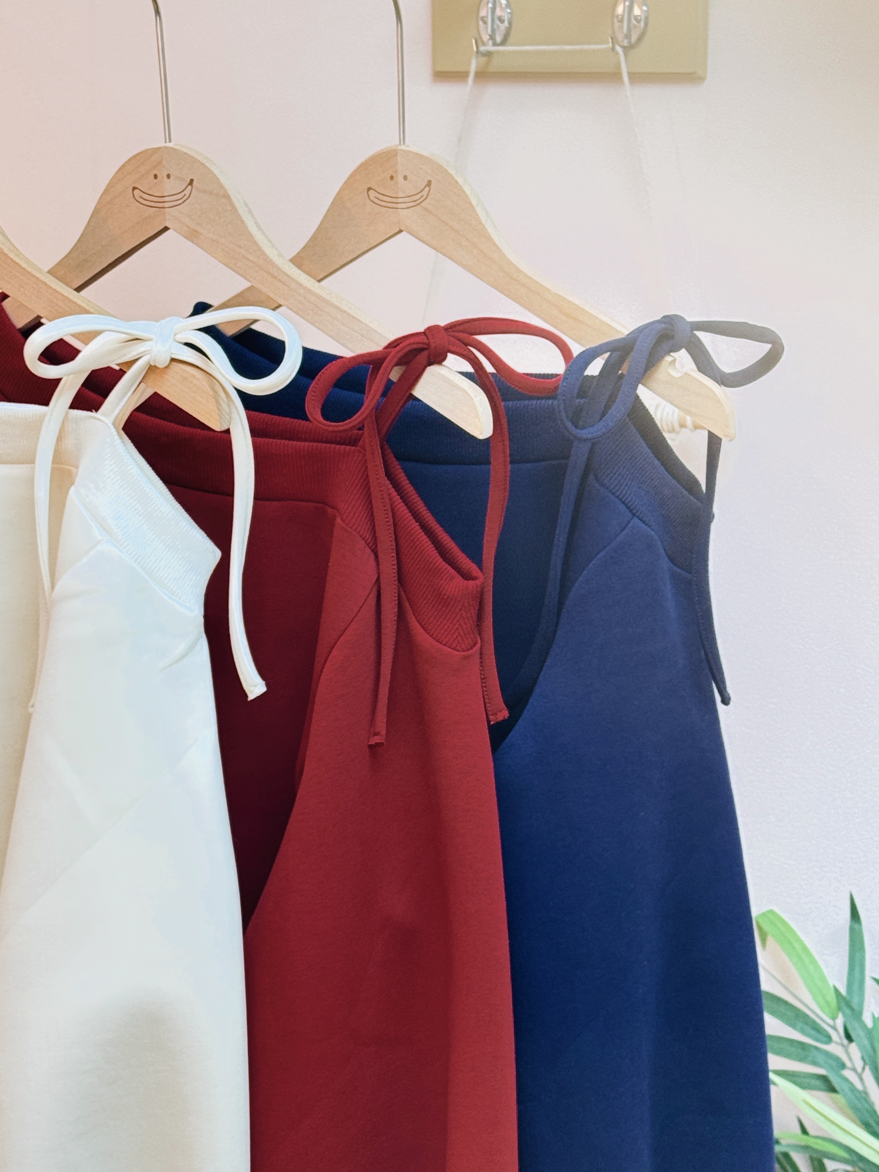 三色 / 雲感太空棉露肩衛衣 / Cloud-Touch Off-Shoulder Sweatshirt