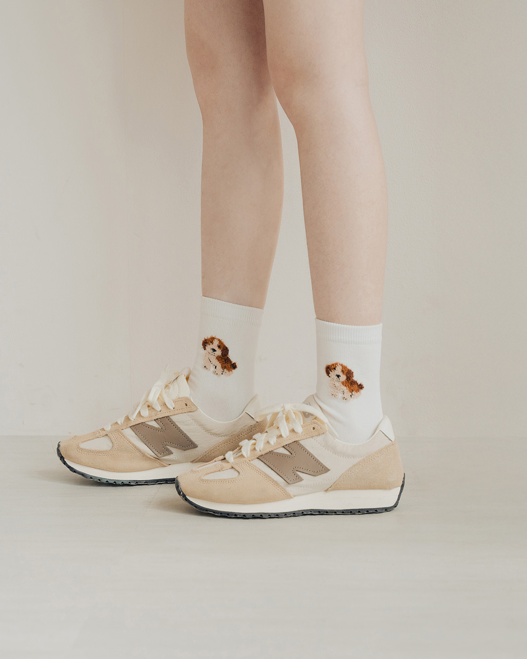 3D plush puppy-shaped mid-calf socks, available in two colors.【07110602】in stock+pre-order