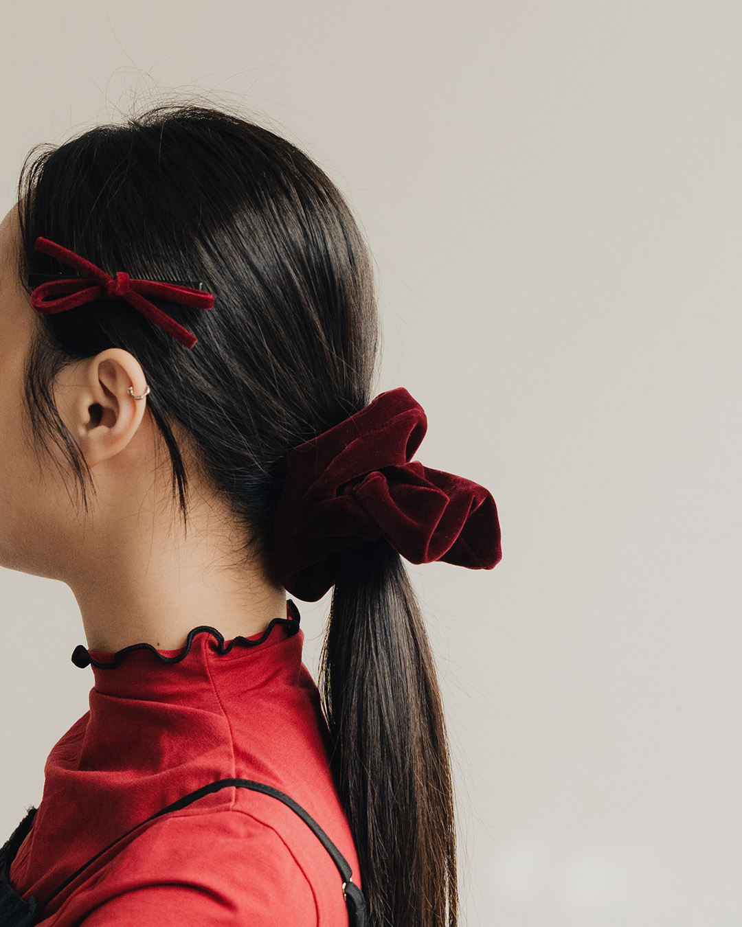 Matte velvet design scrunchie, available in three colors.【07090421】in stock+pre-order