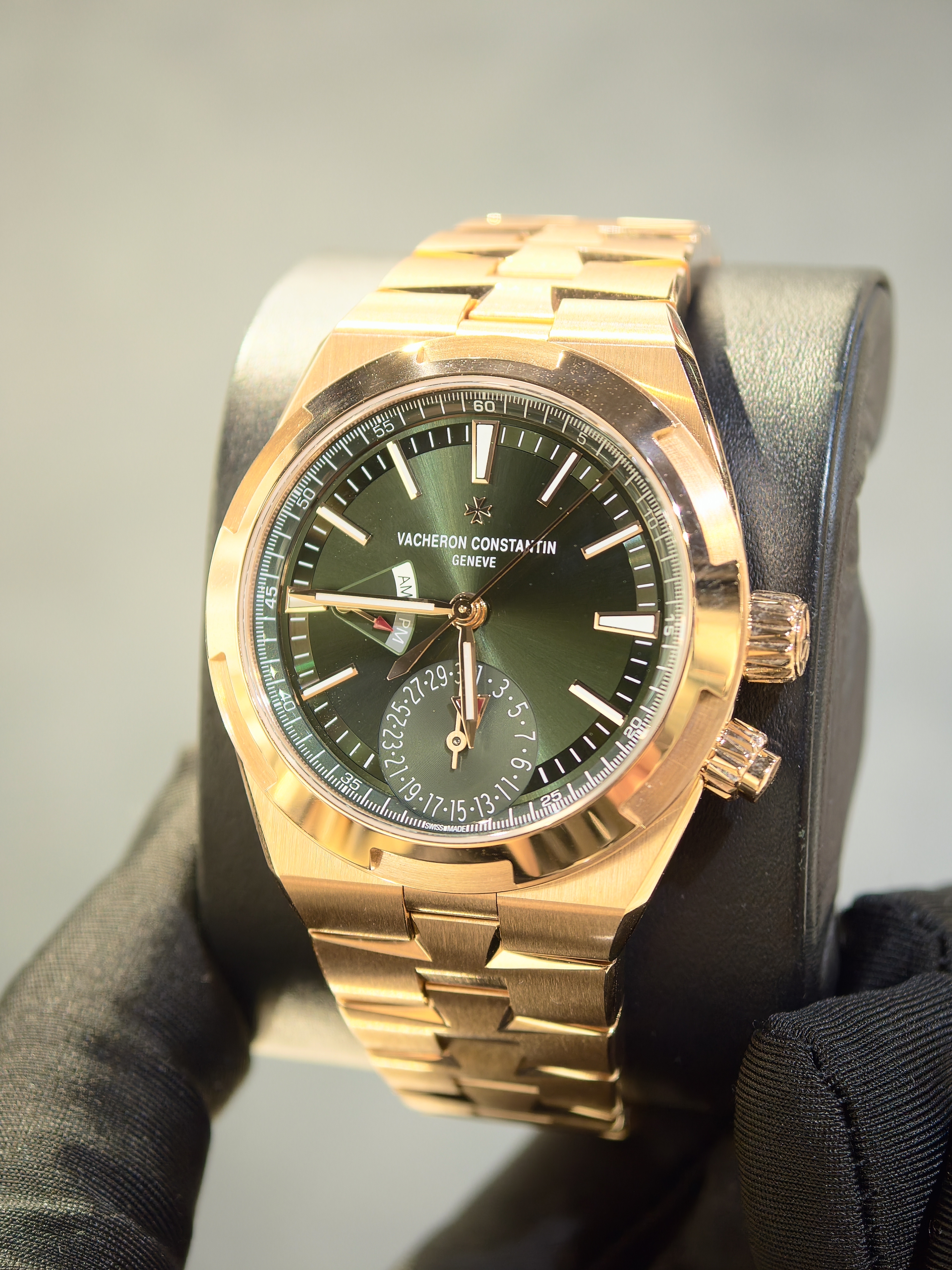 BRAND NEW VACHERON CONSTANTIN OVERSEAS DUAL TIME 7920V/210R-B965 GREEN DIAL PINK GOLD 41MM