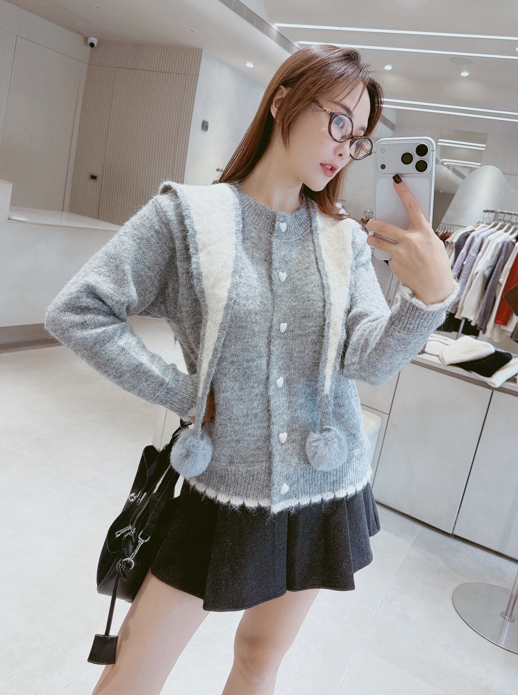 球球撞色披肩+愛心釦針織衣