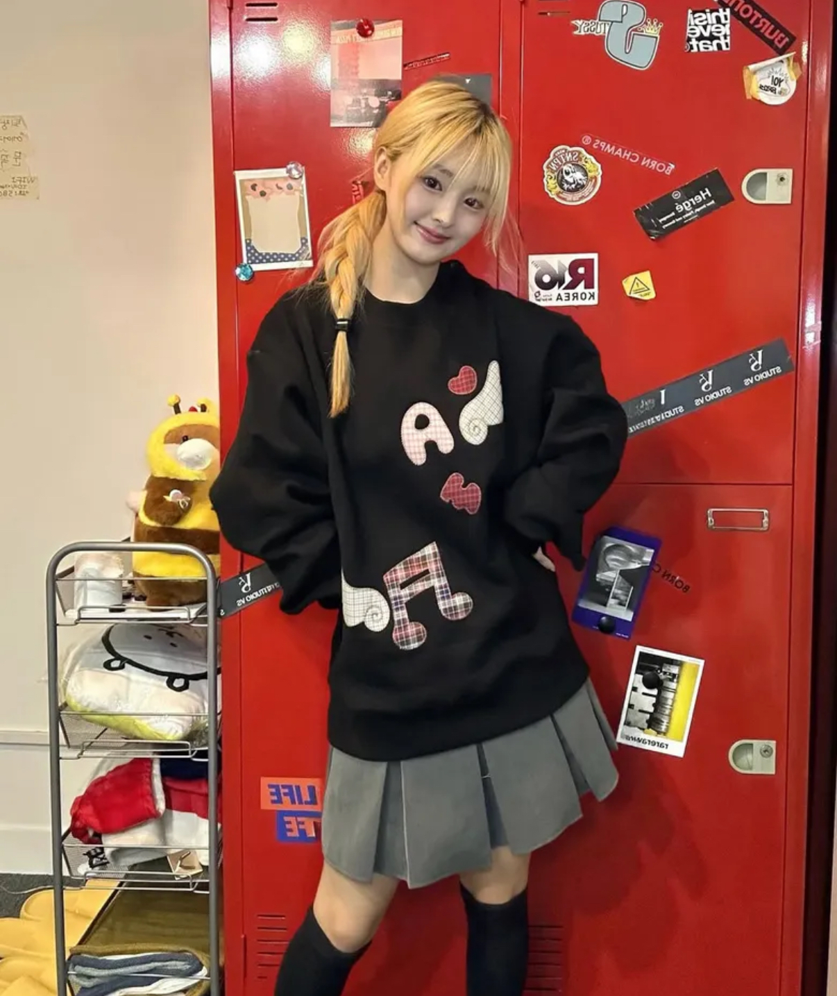 韓國🇰🇷連線 AMBLER Single Note 插畫蘇格蘭紋大學T 翅膀 插畫風 黑色 白色 (任買兩件711免運)/預購