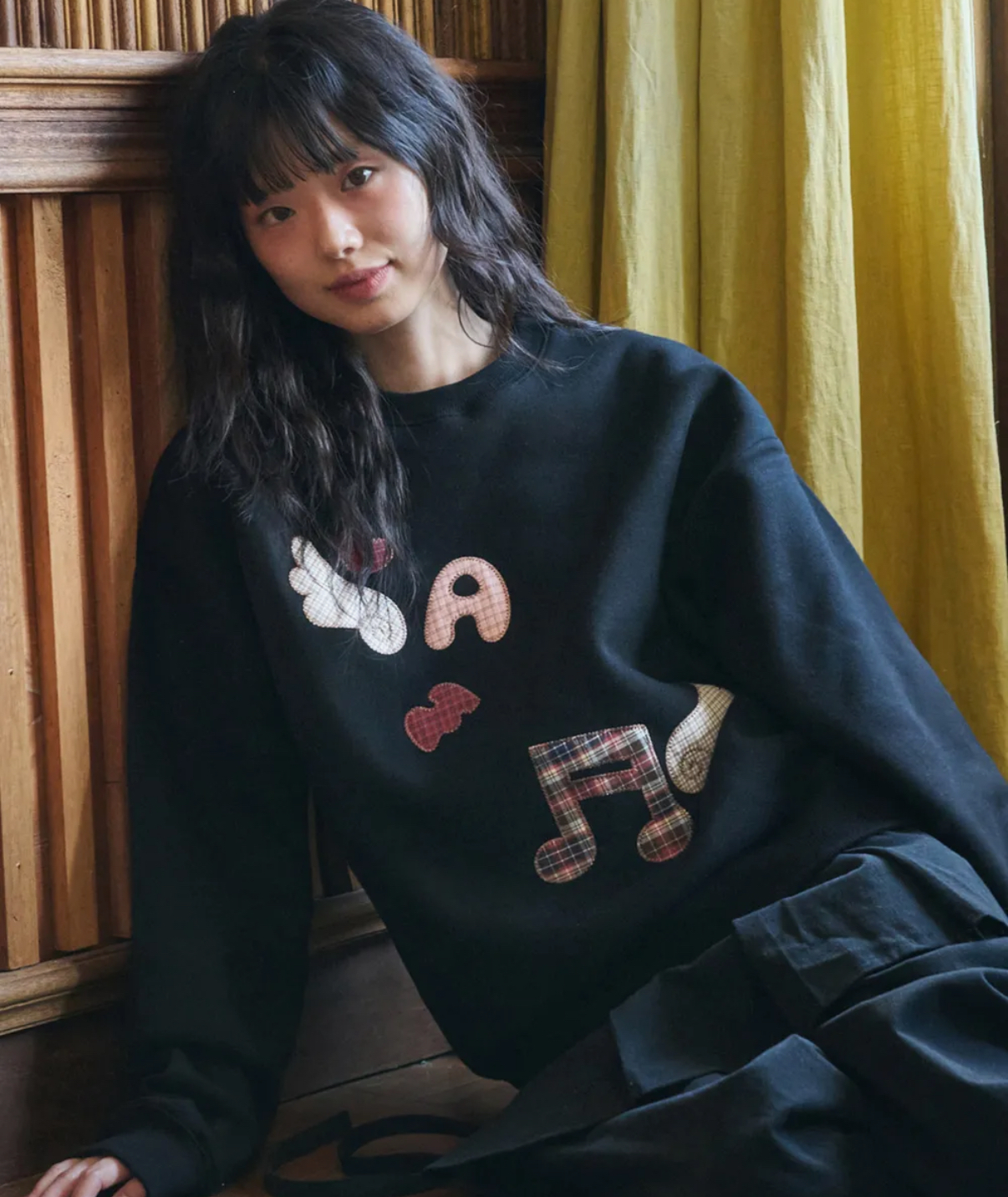 韓國🇰🇷連線 AMBLER Single Note 插畫蘇格蘭紋大學T 翅膀 插畫風 黑色 白色 (任買兩件711免運)/預購