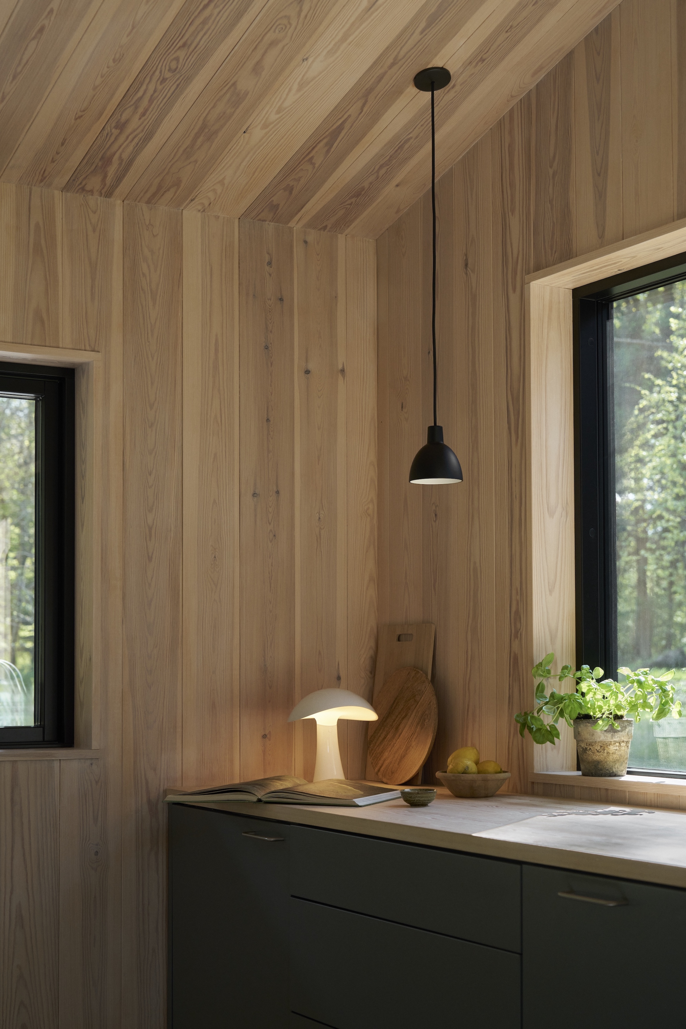 (預購) Rumee 可攜式桌燈 220 by Louis Poulsen