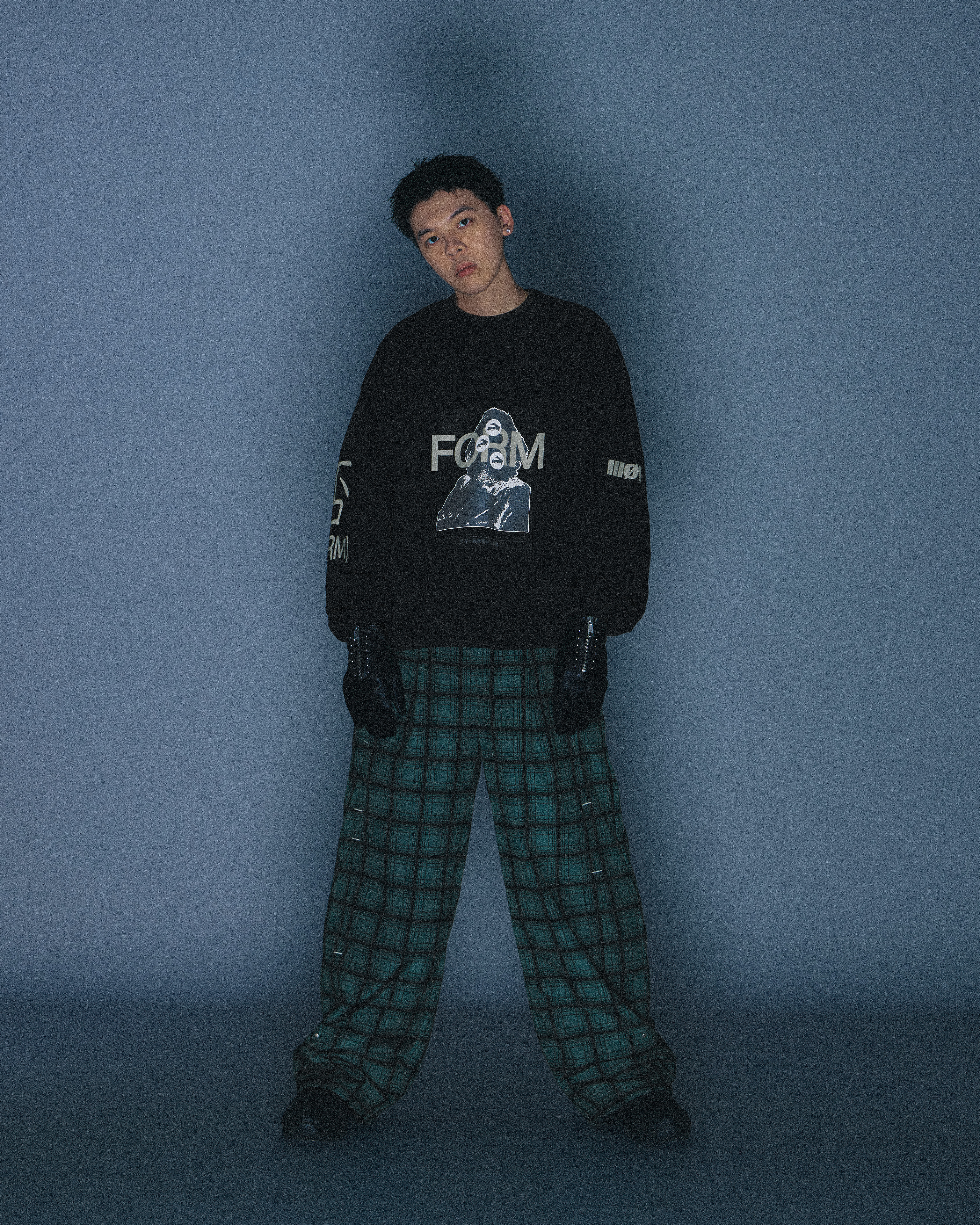 Wall of Sound - 2:46/“MACHINES” DMG. Crewneck Sweater - Black