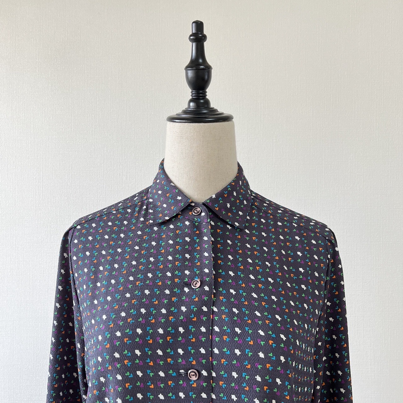 Pierre Cardin灰色迷你箭嘴圖案古著上衣