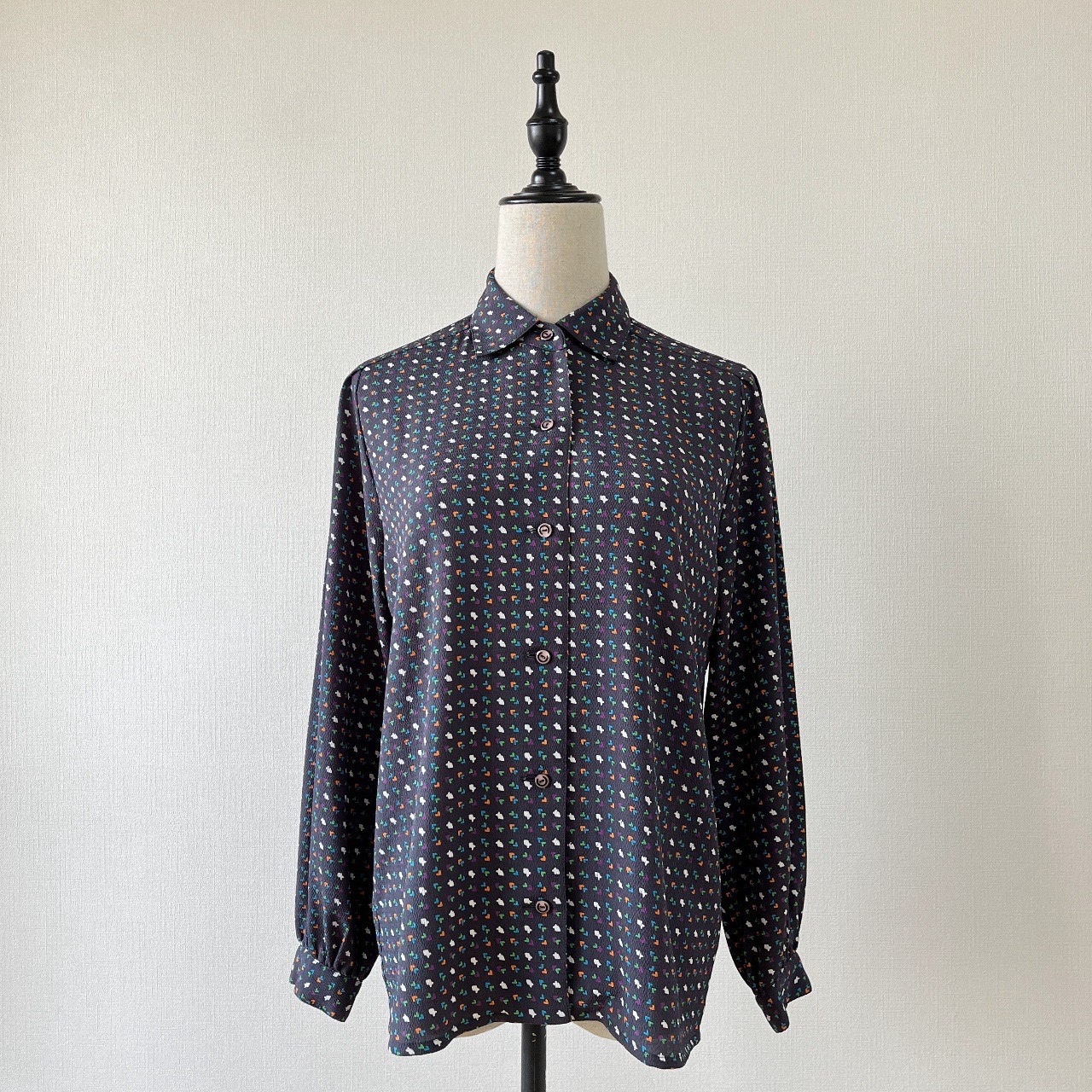 Pierre Cardin灰色迷你箭嘴圖案古著上衣