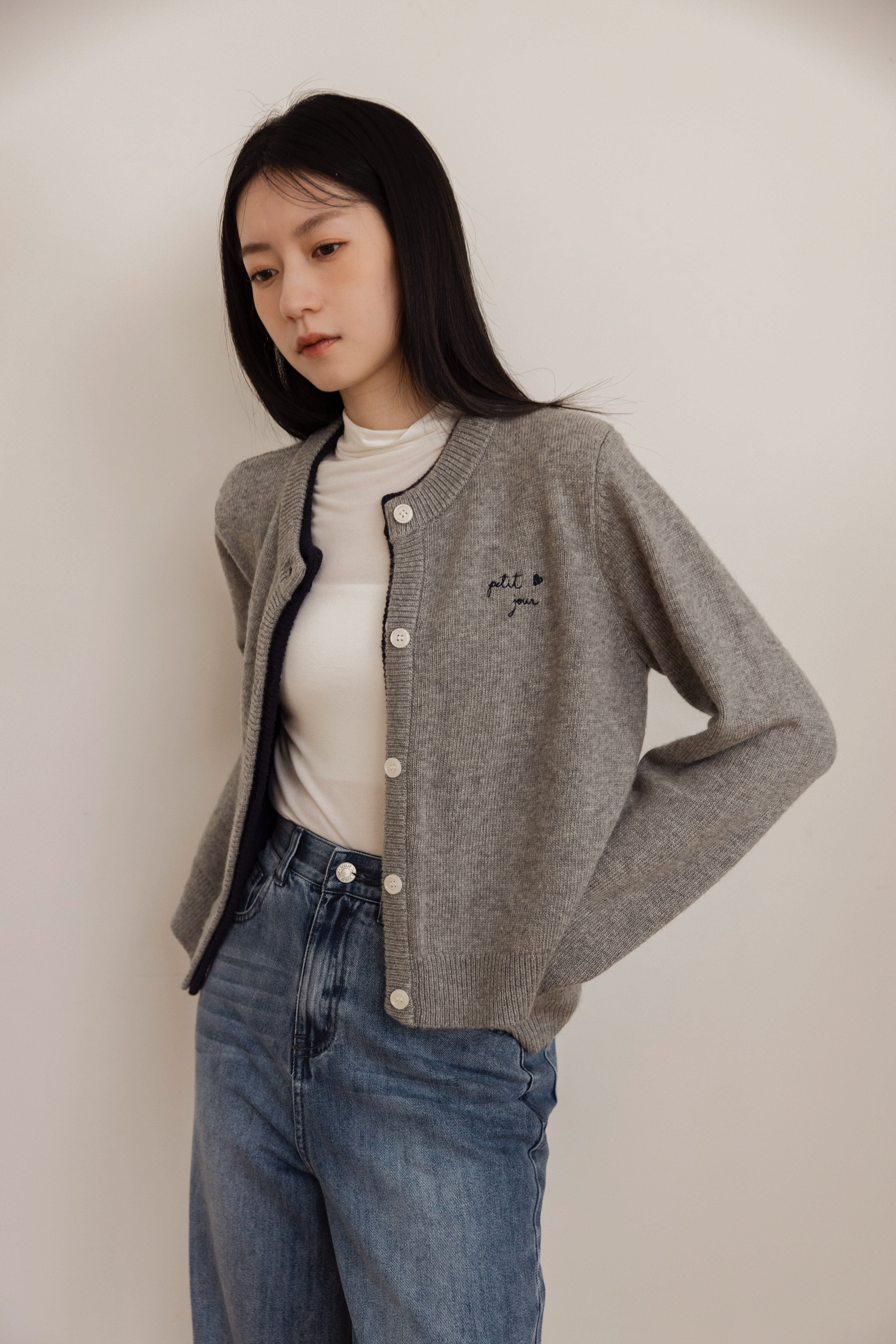 小日子線繡撞色針織外-灰藍