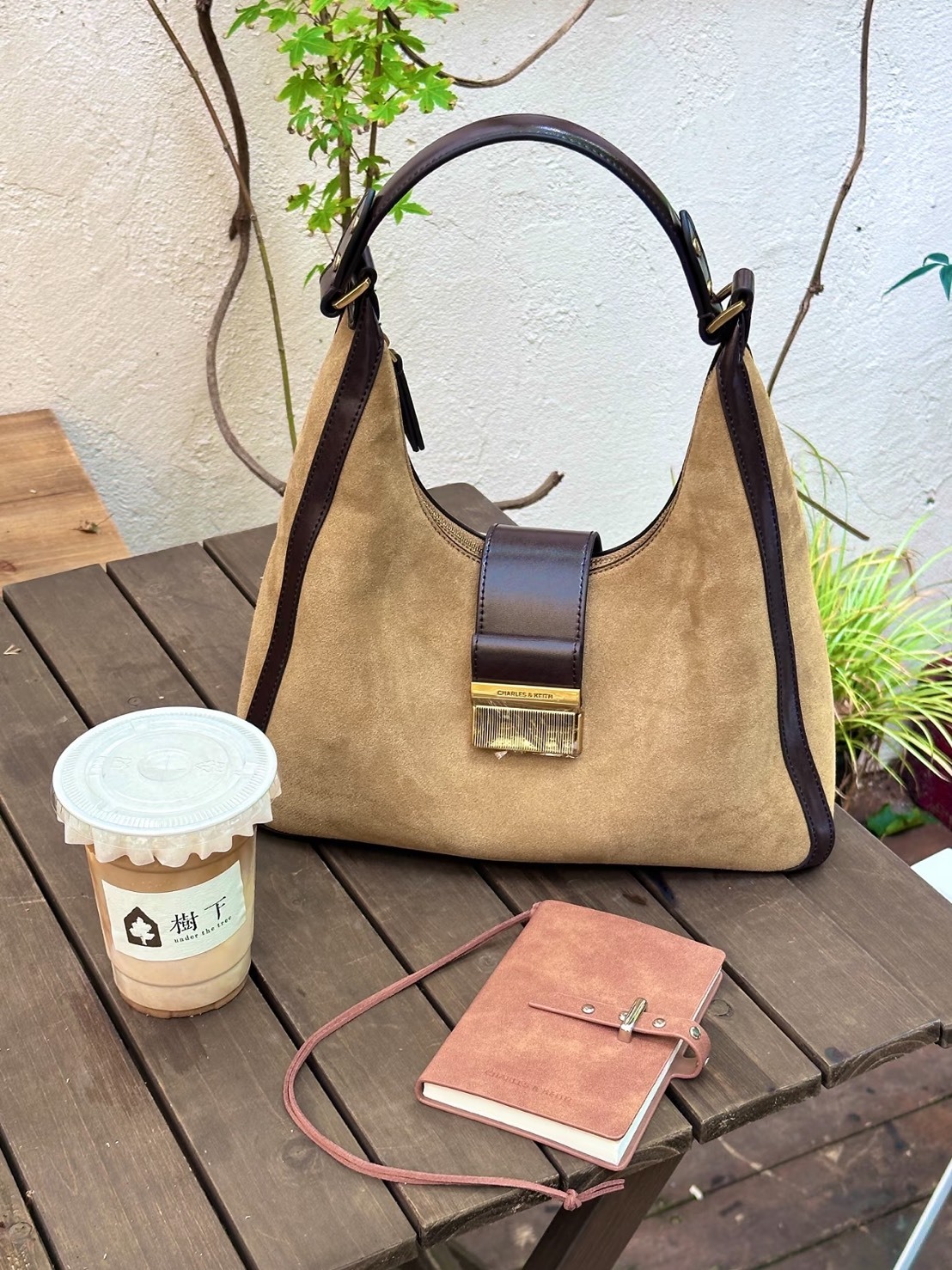 CHARLES & KEITH 小CK 復古 金屬扣 單肩包