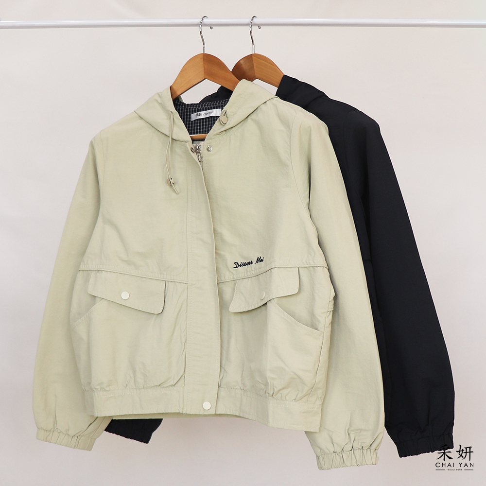 內襯格紋字母刺繡抽繩連帽防風外套