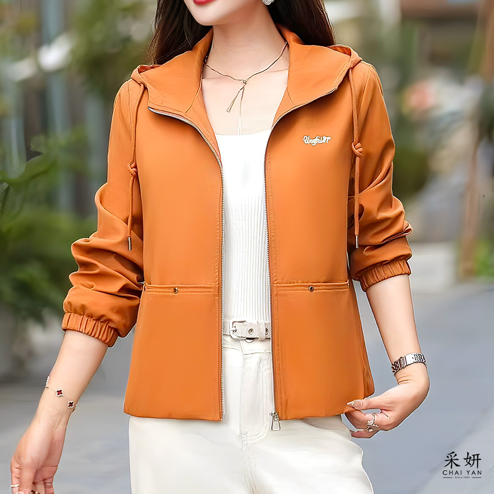 字母刺繡抽繩連帽防風外套