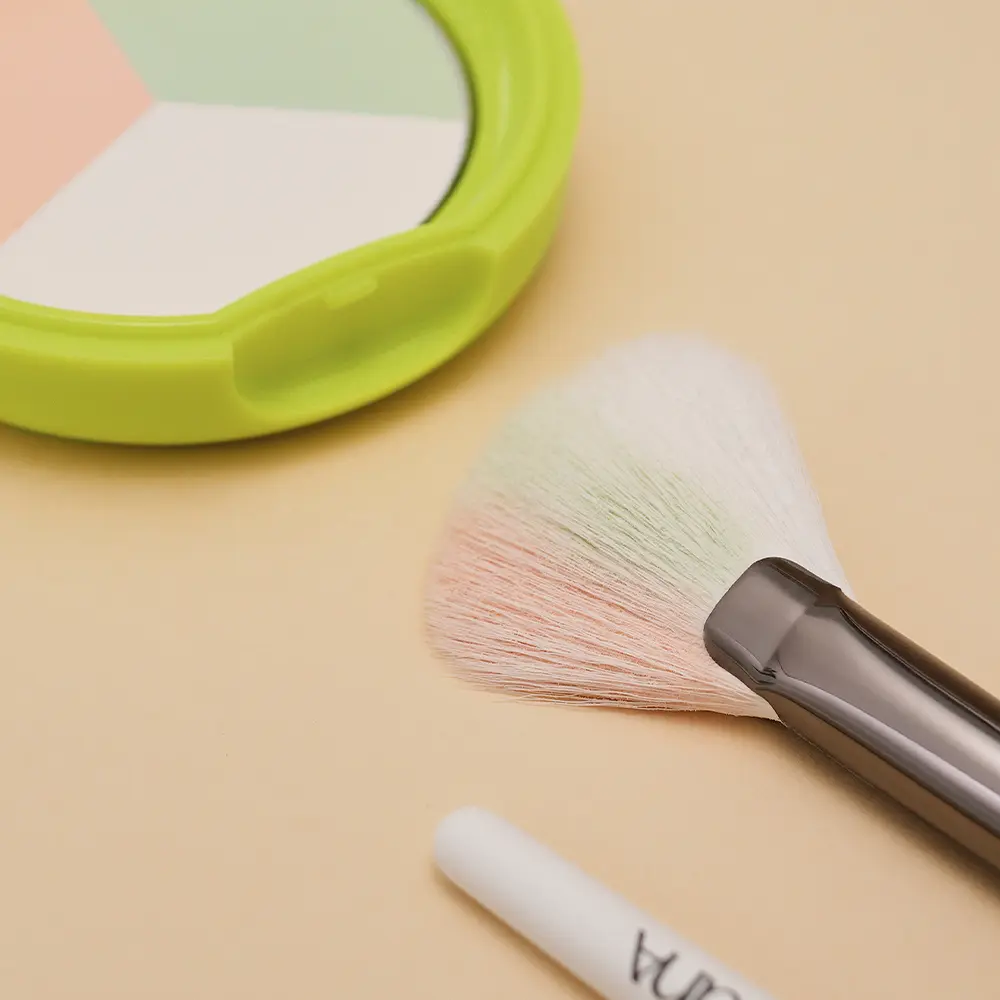 LUNA 柔焦調色定妝粉餅