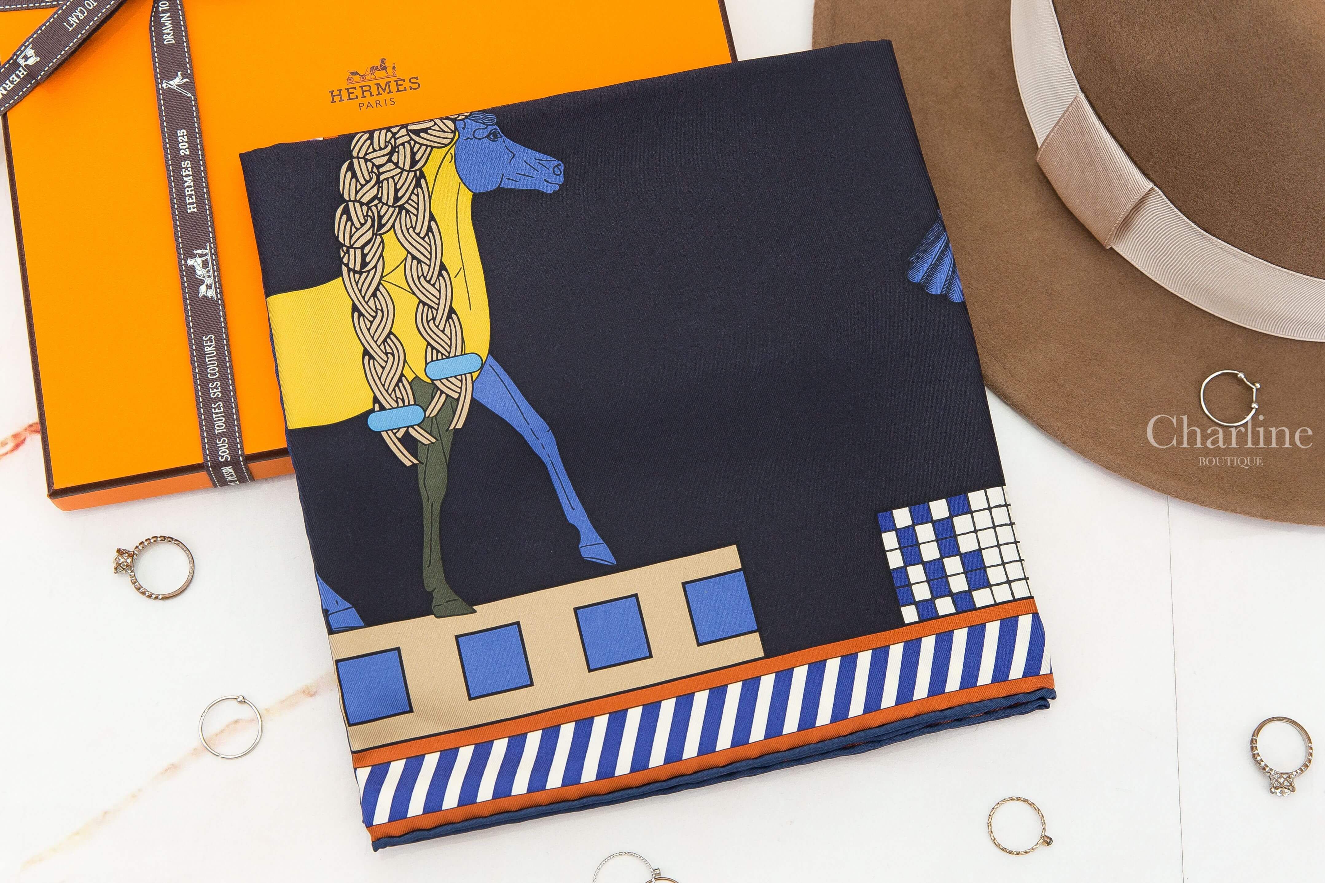 Hermès A Toute Allure scarf 90 黑色/金色/藍色十二宮格幾何圖形駿馬真絲方巾-Charline Boutique 精品代購