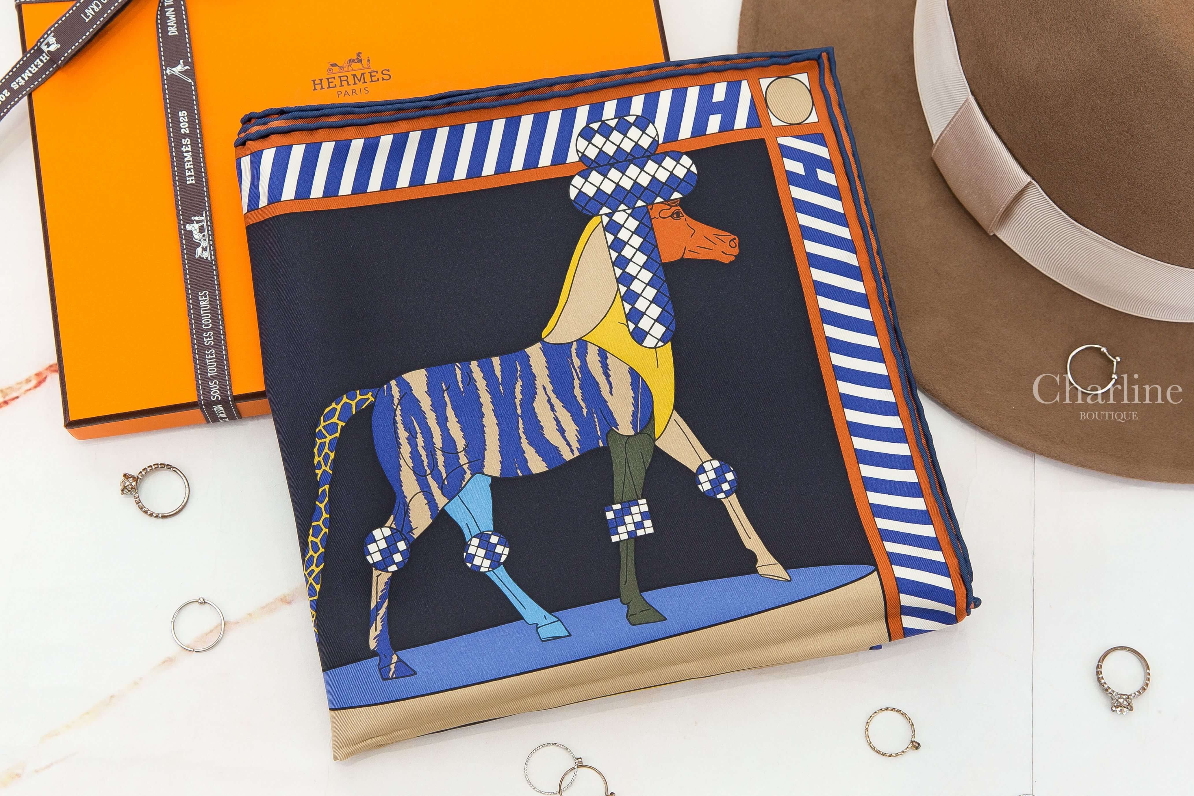 Hermès A Toute Allure scarf 90 黑色/金色/藍色十二宮格幾何圖形駿馬真絲方巾-Charline Boutique 精品代購