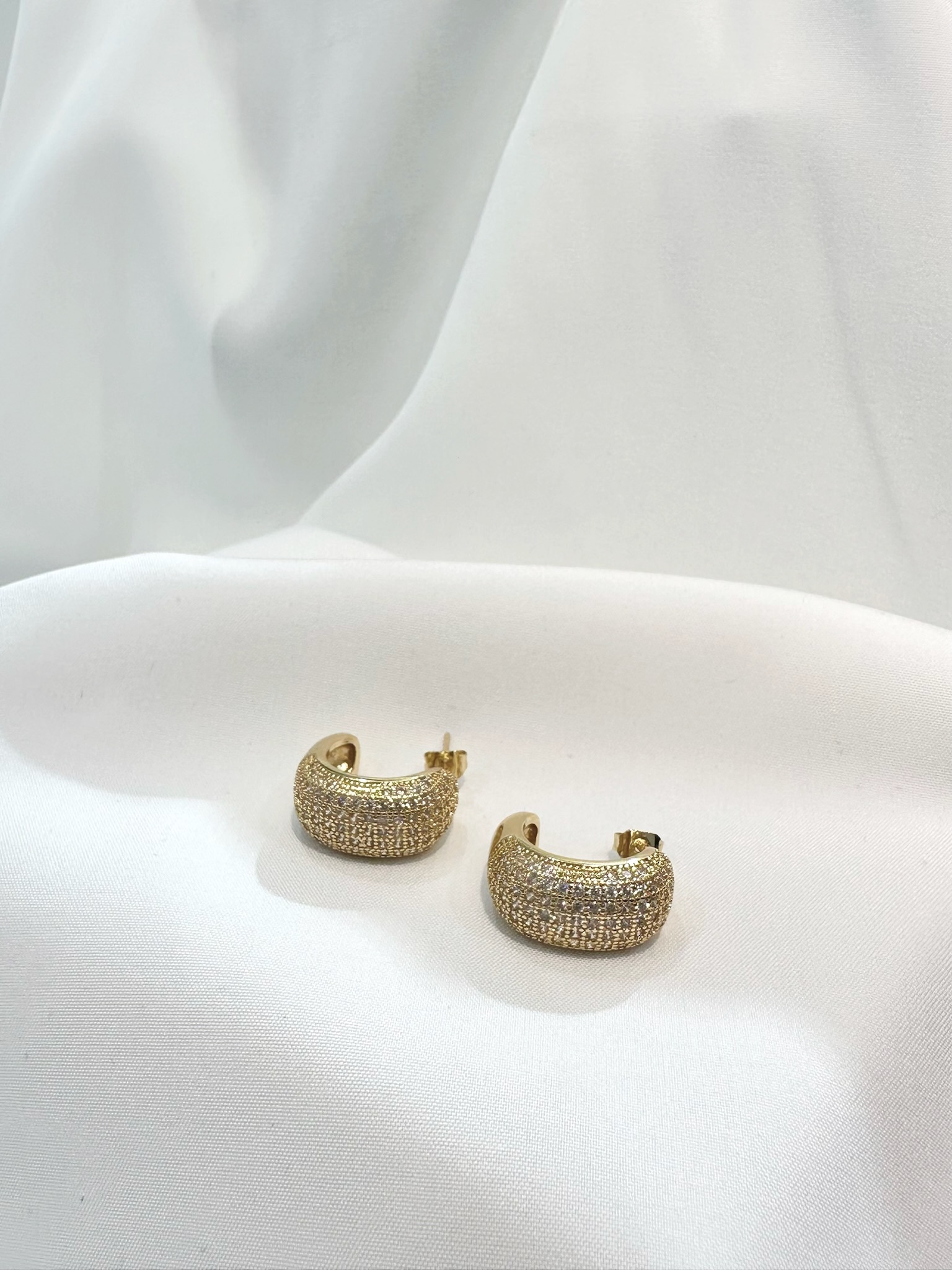 圓潤感滿鑽C型耳環