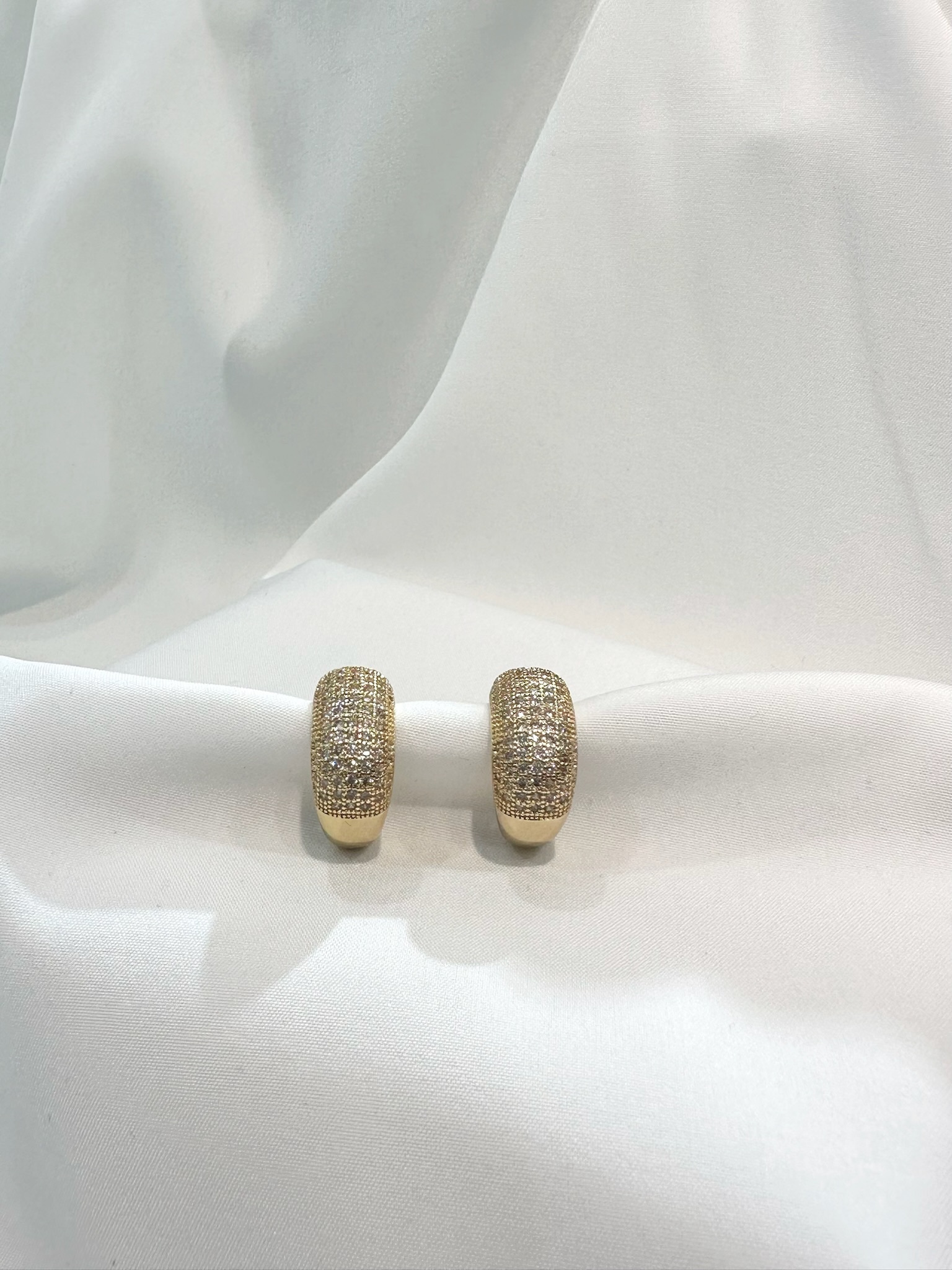 圓潤感滿鑽C型耳環