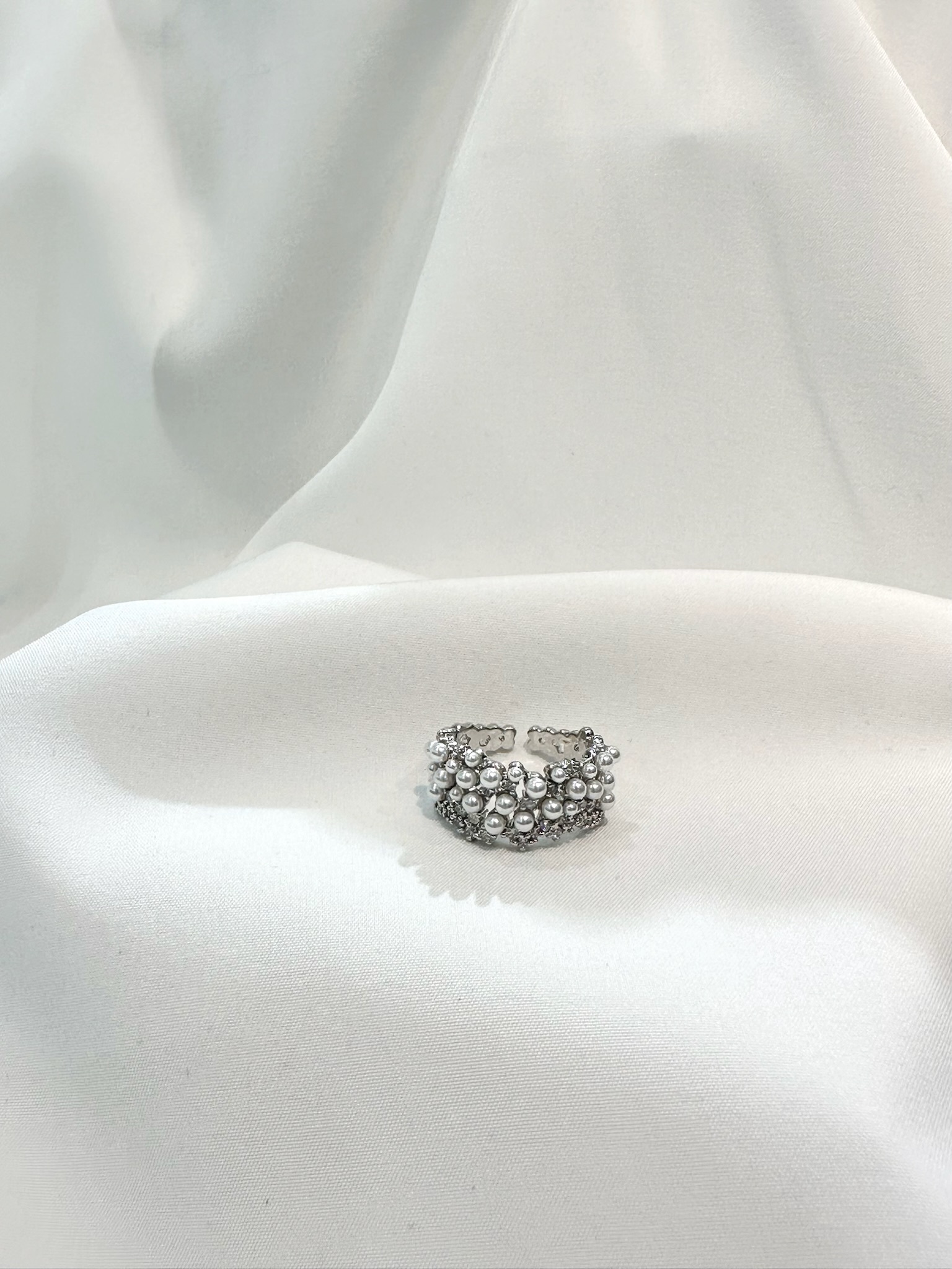 華麗感!珍珠鑽寬戒指