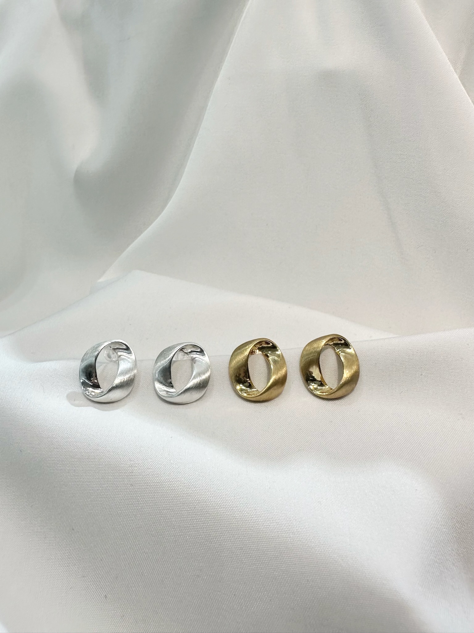 纏繞O型金屬耳環