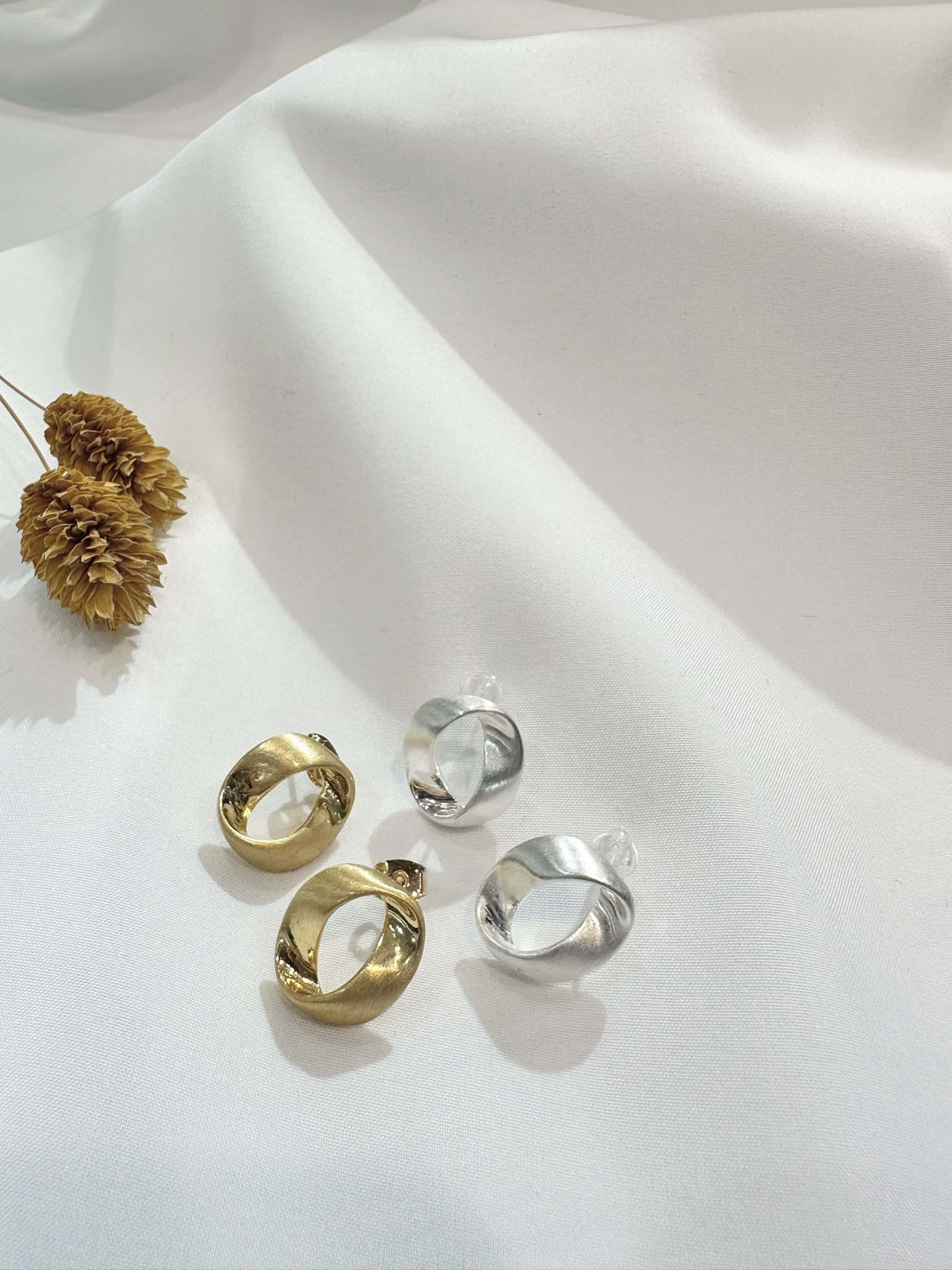 纏繞O型金屬耳環