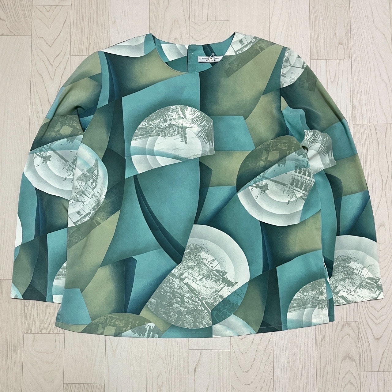 湖水綠色迷幻城市古著上衣