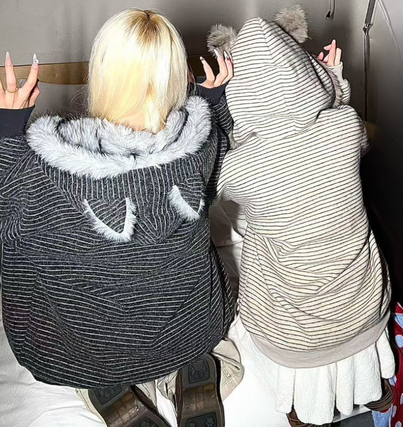 兔耳毛毛橫條外套