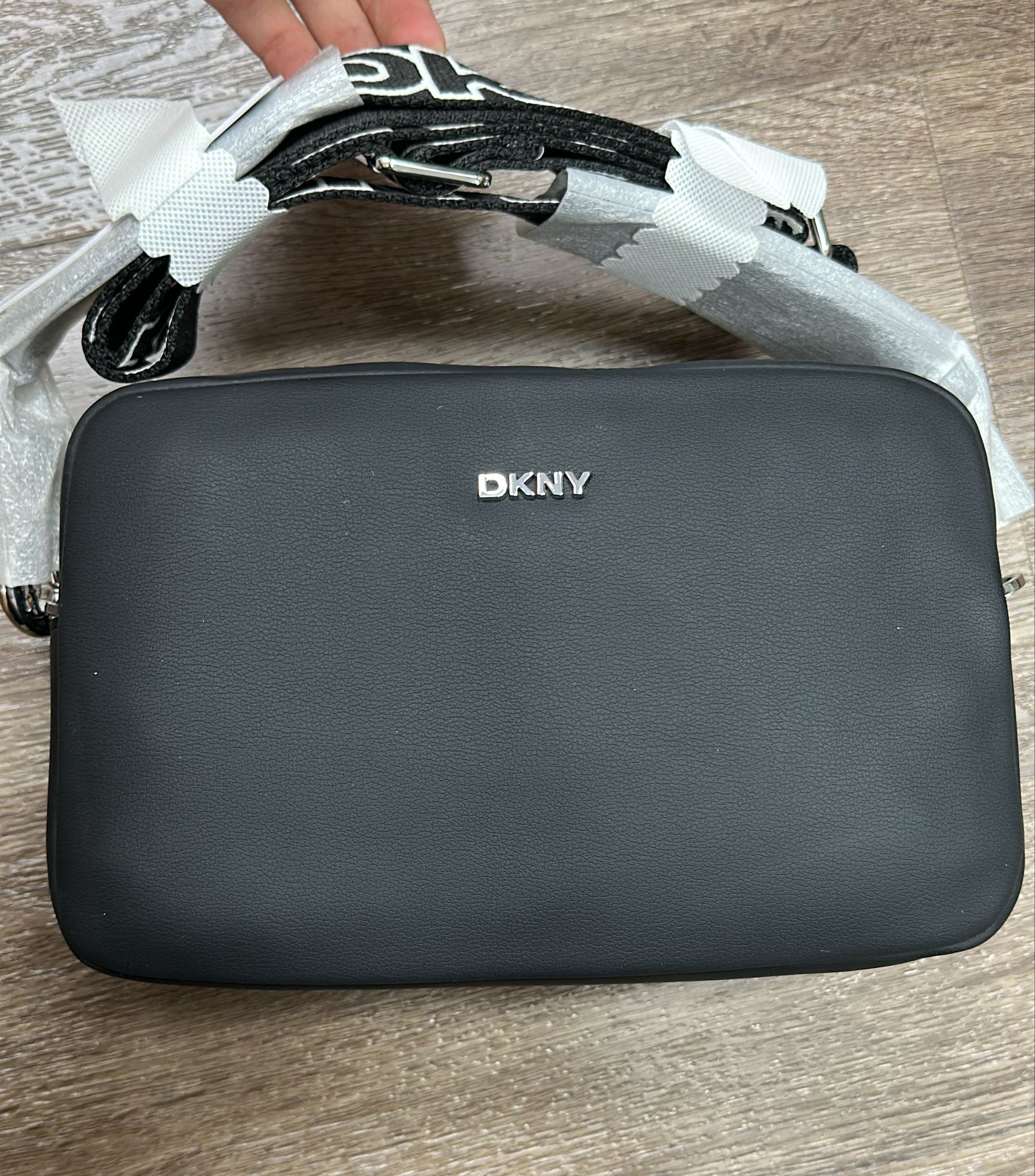 【直播】DKNY LL120543 相機包(黑色)