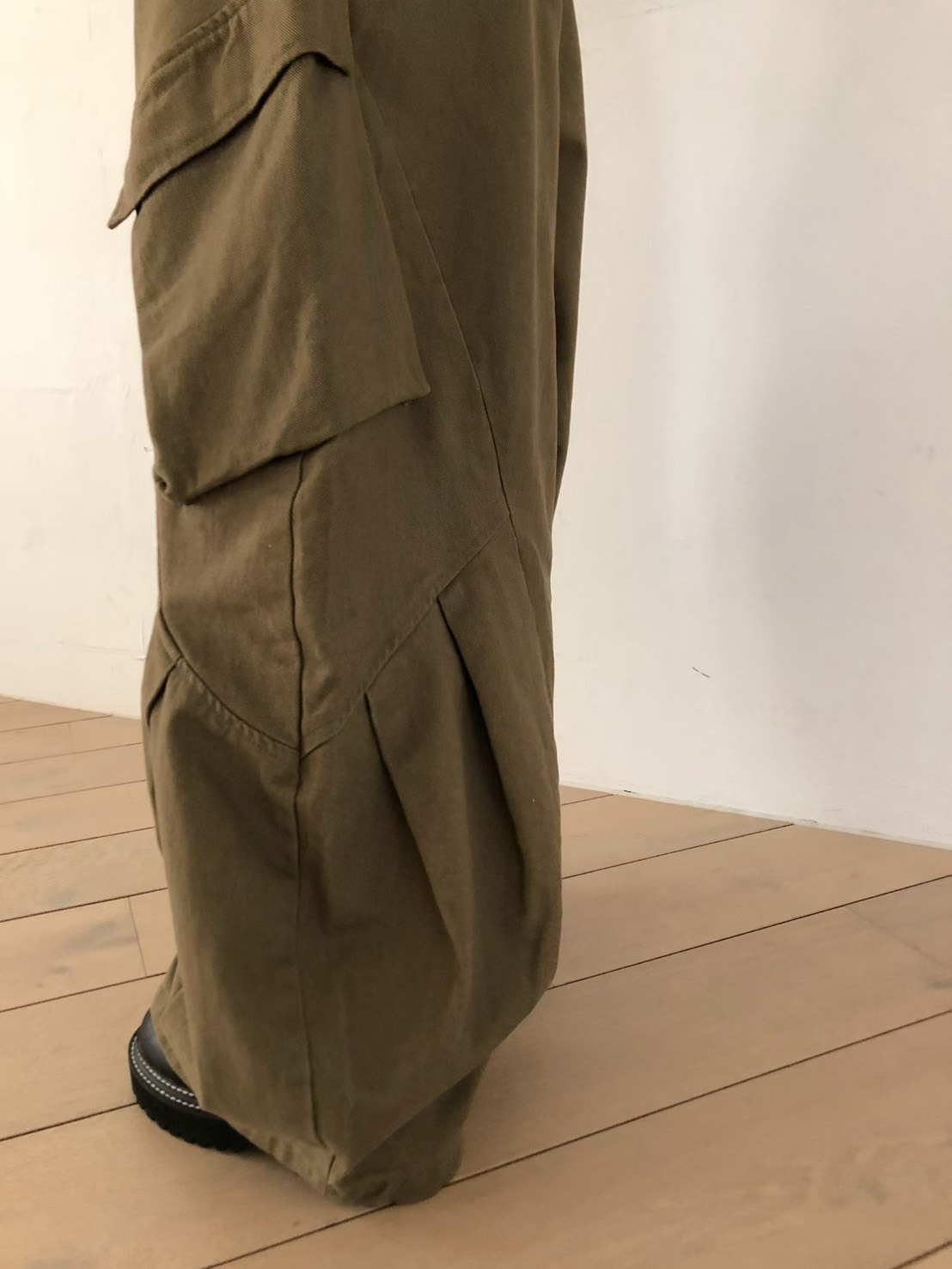 斜車口袋彎刀休閒褲