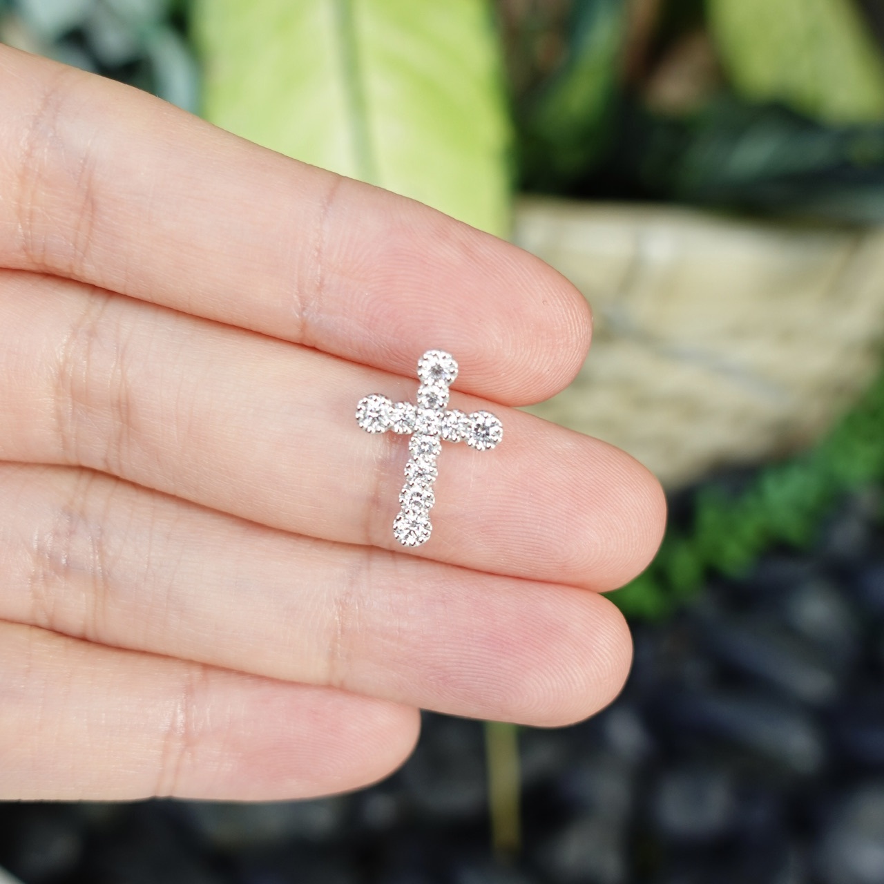 18K金鑽石吊墜 - 復古十字架