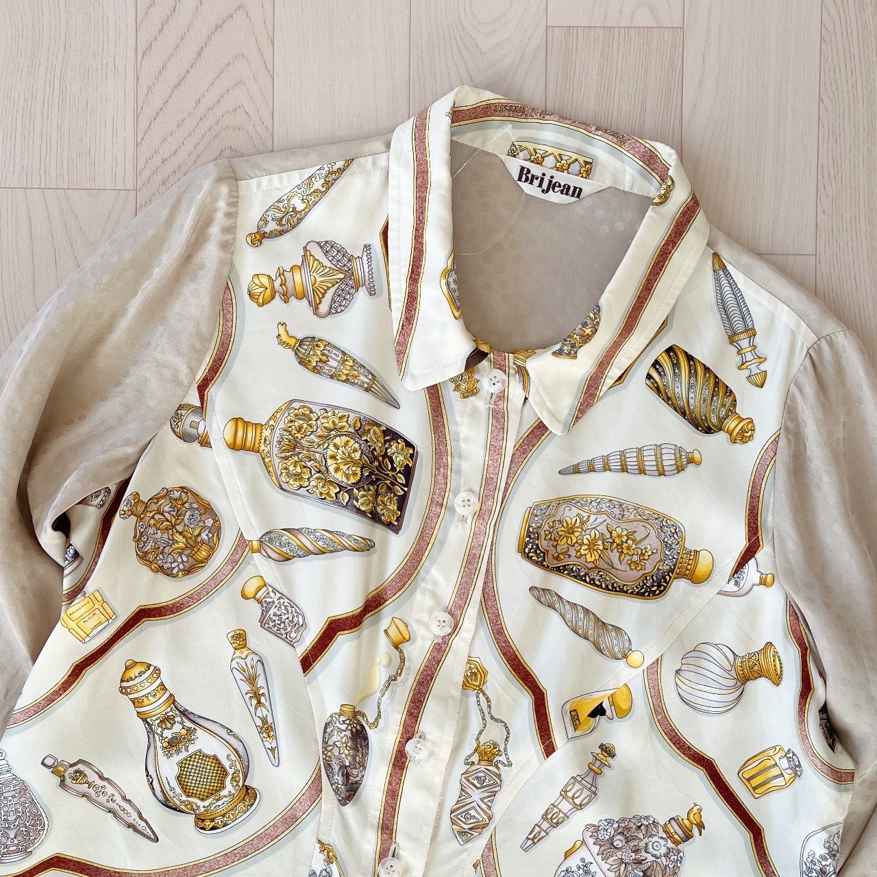 米白配燕麥色巴洛克風絲質上衣