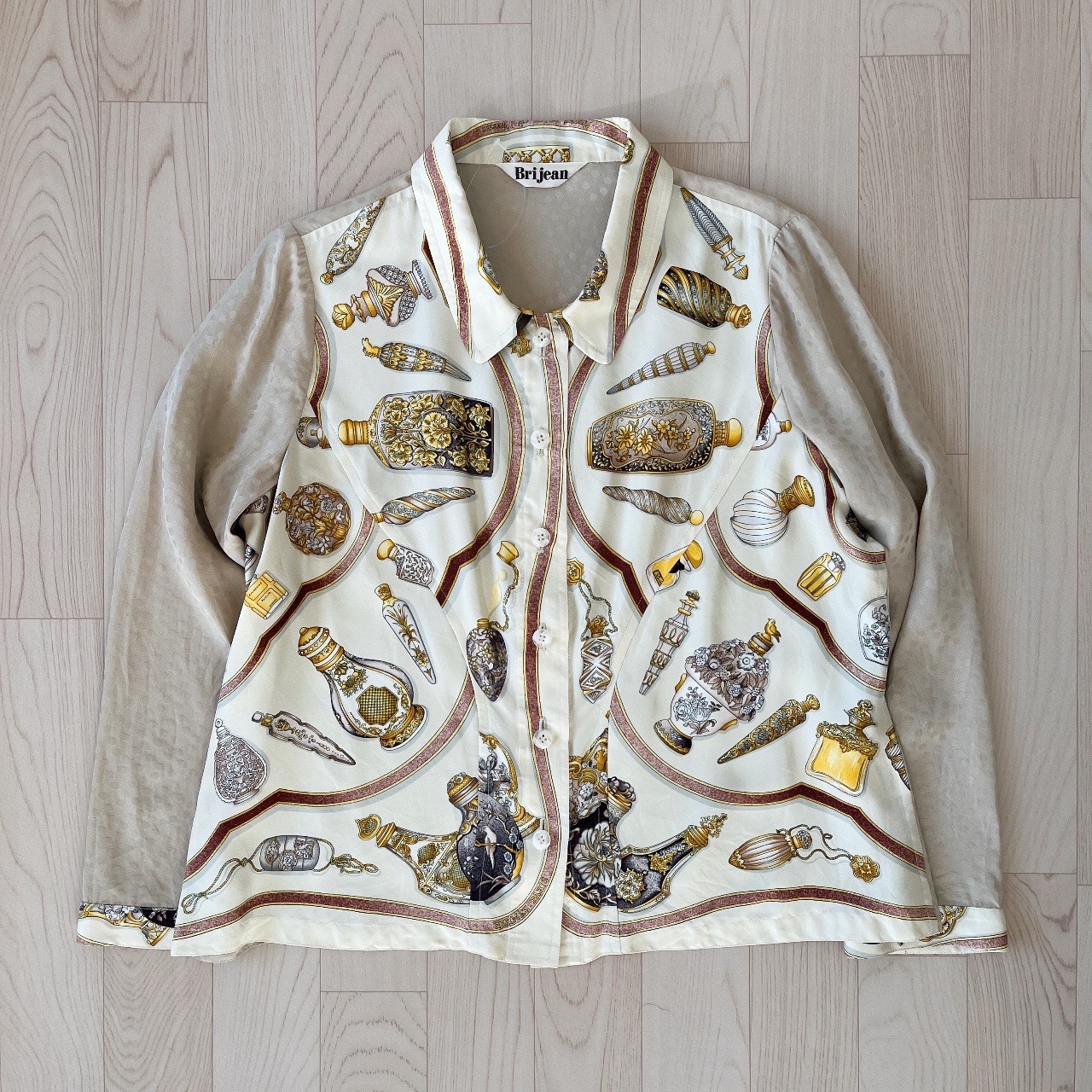 米白配燕麥色巴洛克風絲質上衣