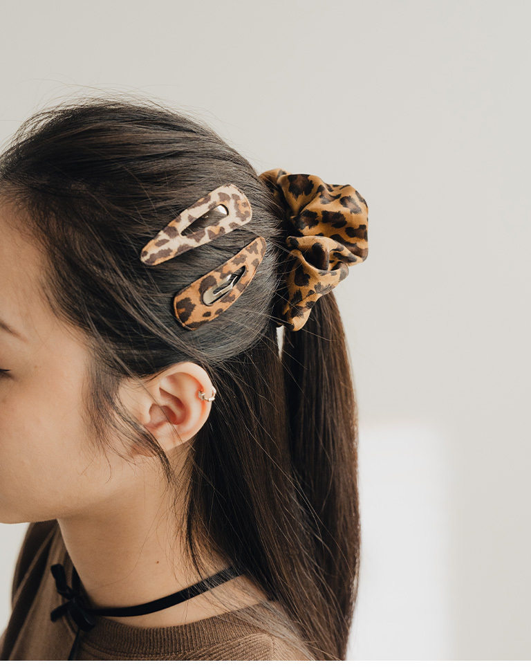 Leopard print suede hair clip set, available in two colors.【07090425】in stock+pre-order