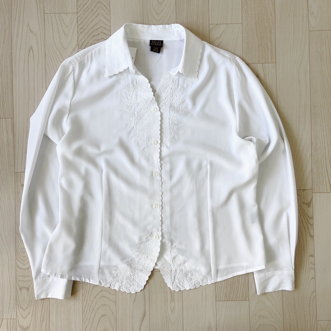 白色V領刺繡古著上衣