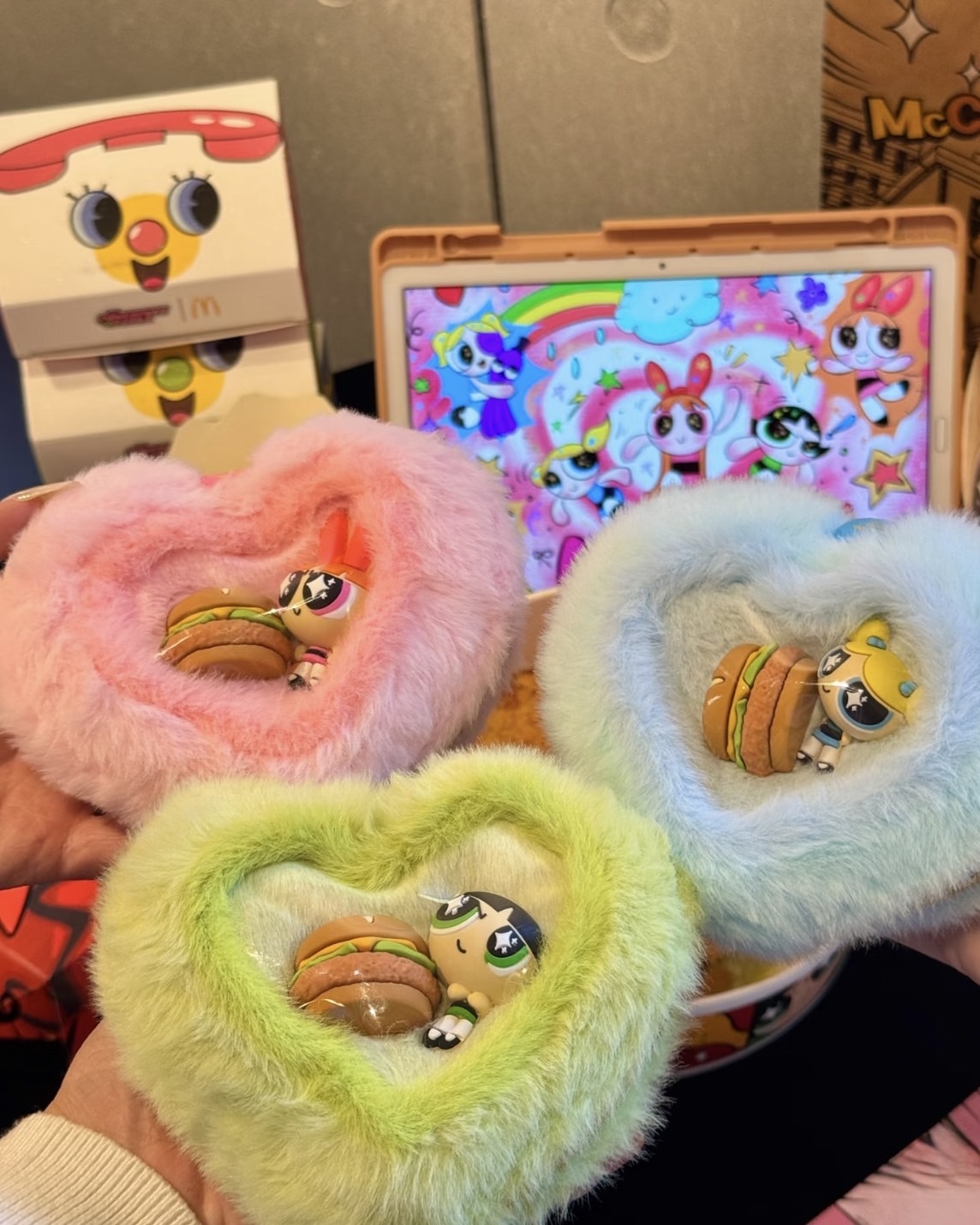 <正版授權>海外麥當勞 x 飛天小女警 毛絨小包 零錢包 爆閃星星眼鏡 花花 泡泡 毛毛