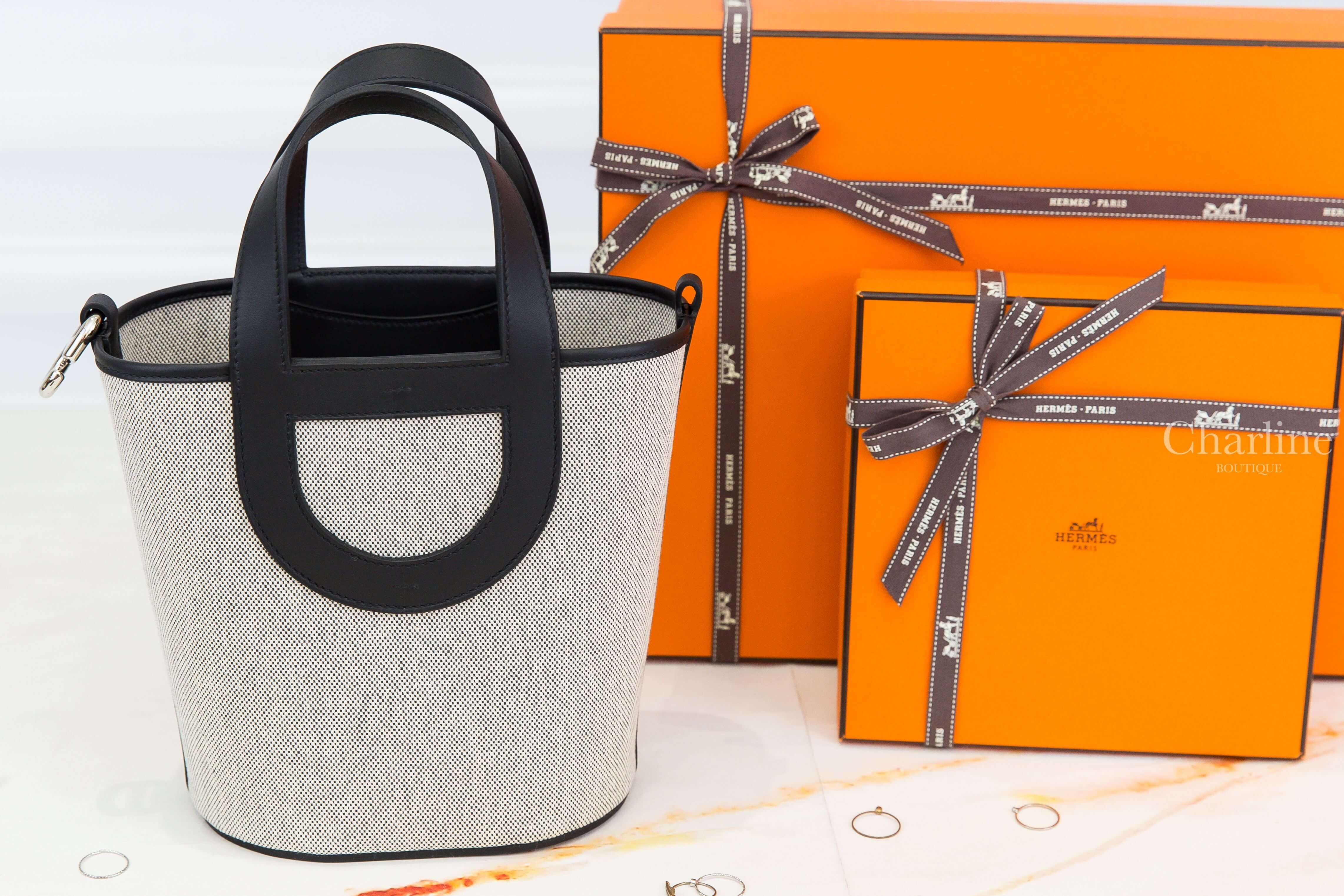 Hermès In The Loop 18cm Tolie H / Veau Swift AB Ecru-Noir 米灰色帆布拼黑色皮革銀釦小型提把水桶包-Charline Boutique 精品代購