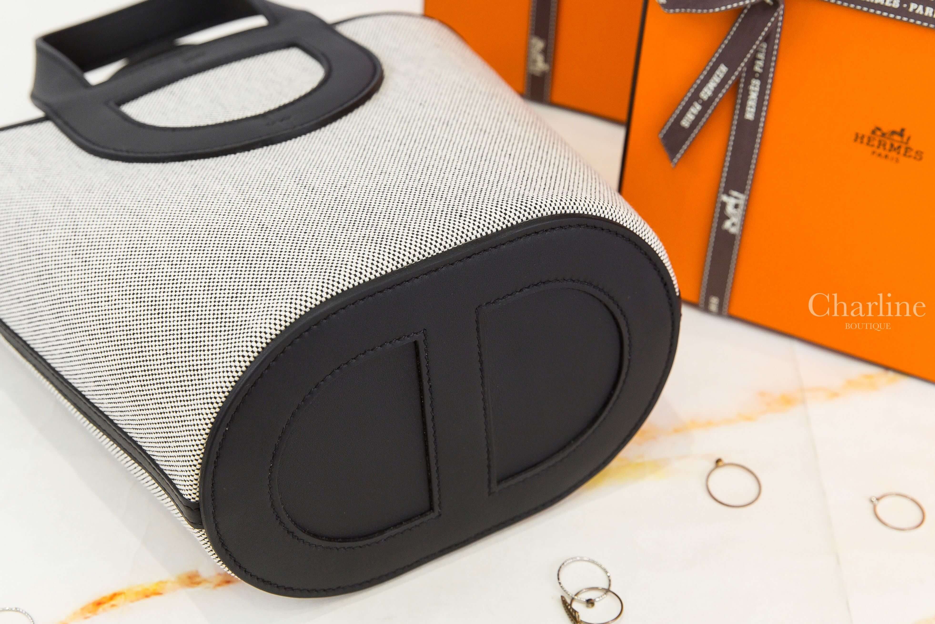 Hermès In The Loop 18cm Tolie H / Veau Swift AB Ecru-Noir 米灰色帆布拼黑色皮革銀釦小型提把水桶包-Charline Boutique 精品代購