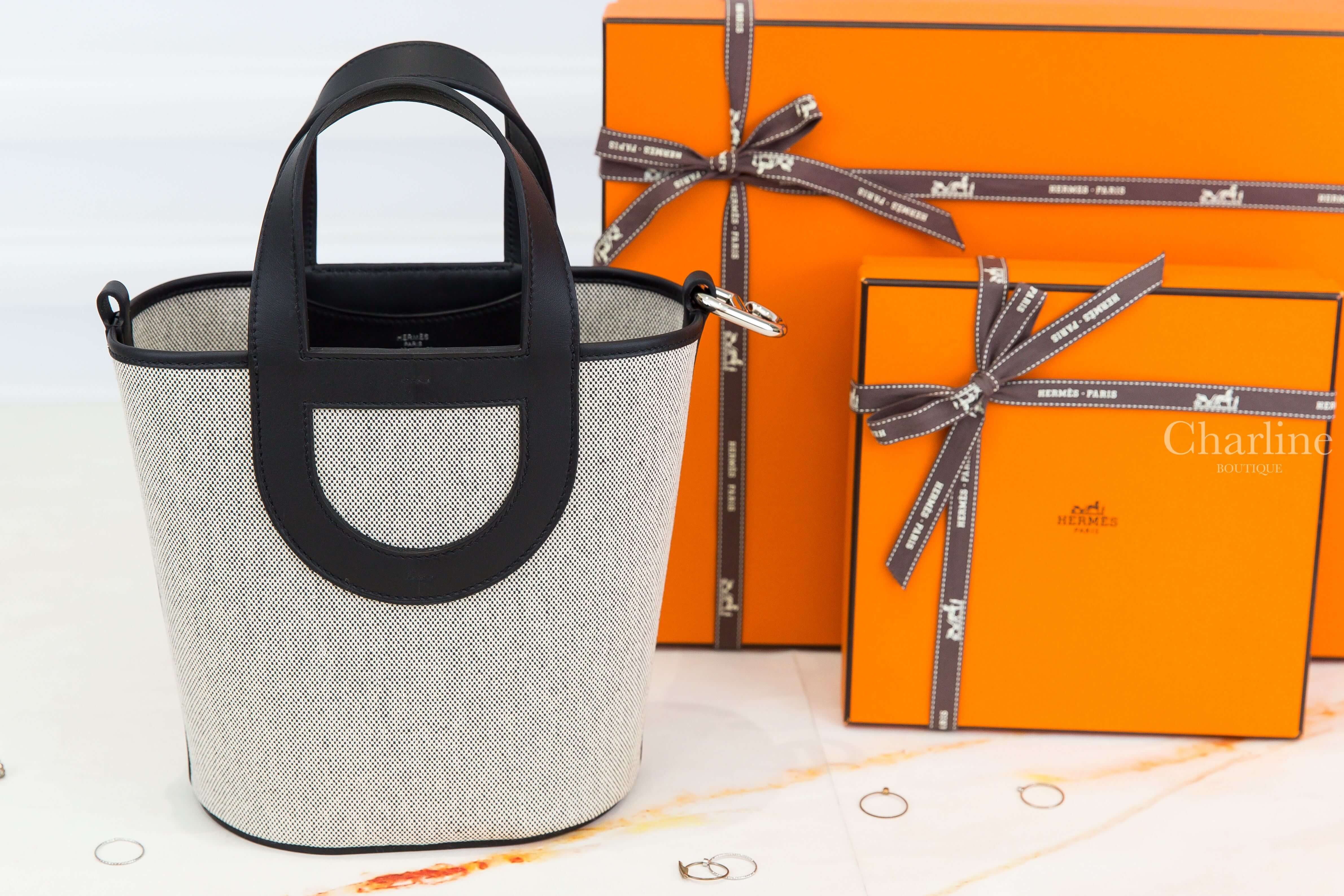 Hermès In The Loop 18cm Tolie H / Veau Swift AB Ecru-Noir 米灰色帆布拼黑色皮革銀釦小型提把水桶包-Charline Boutique 精品代購