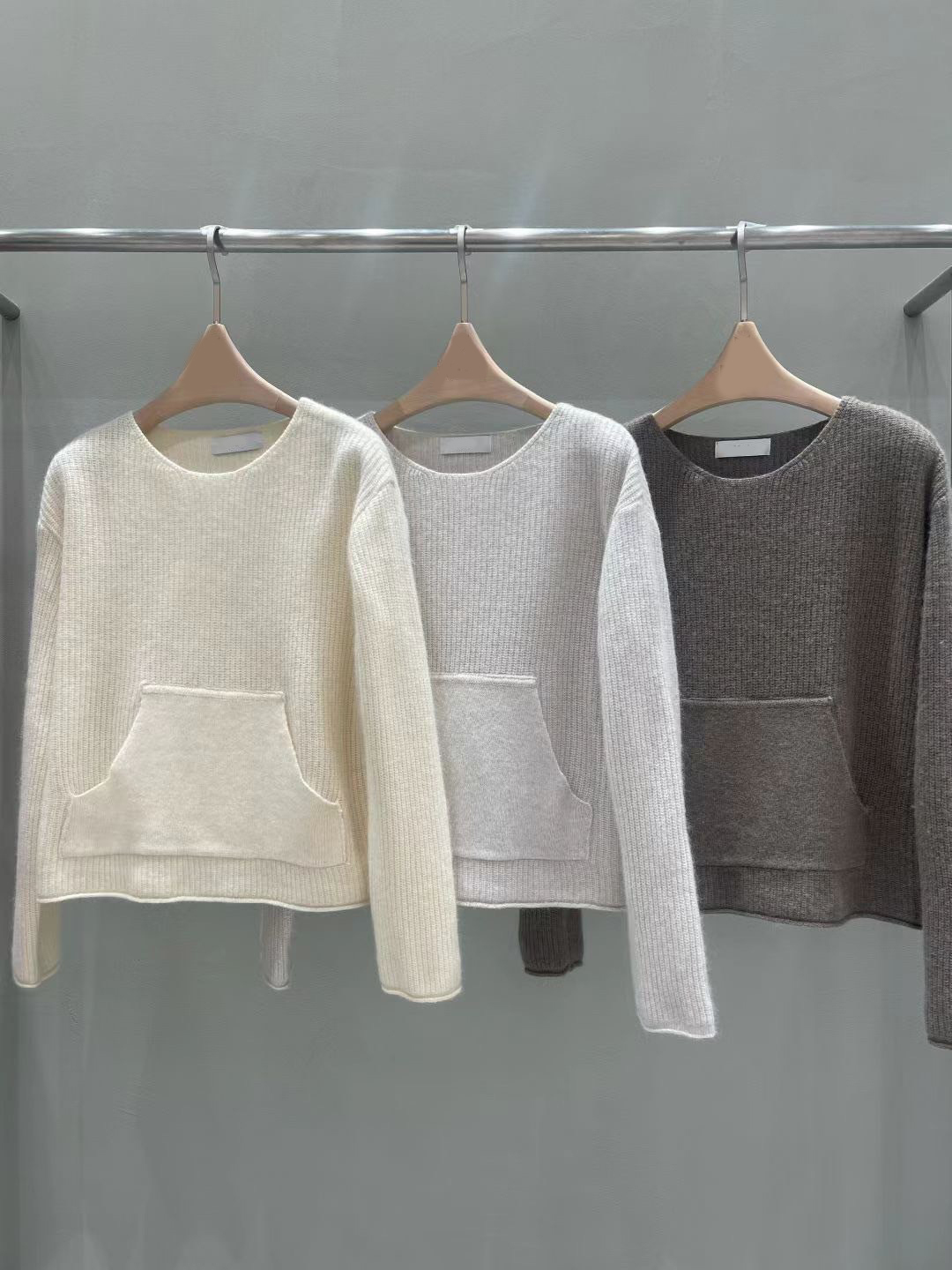 簡約百搭色系口袋造型羊毛圓領上衣 / 3色