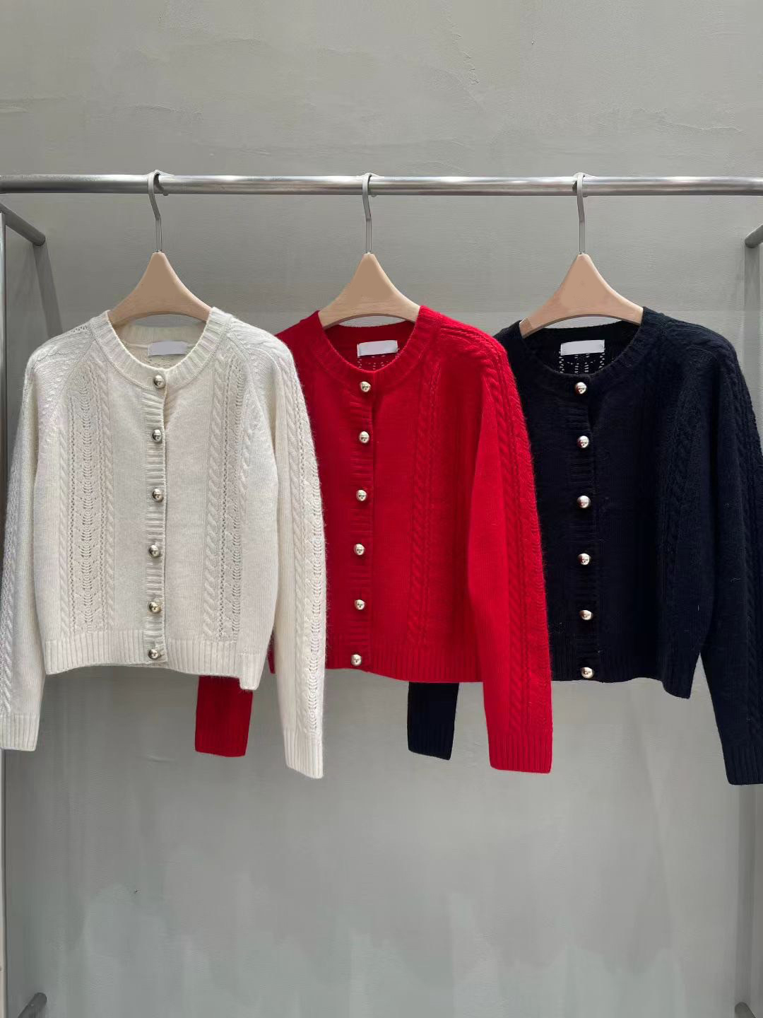 氣質珍珠排釦麻花針織滾邊圓領外套 / 3色