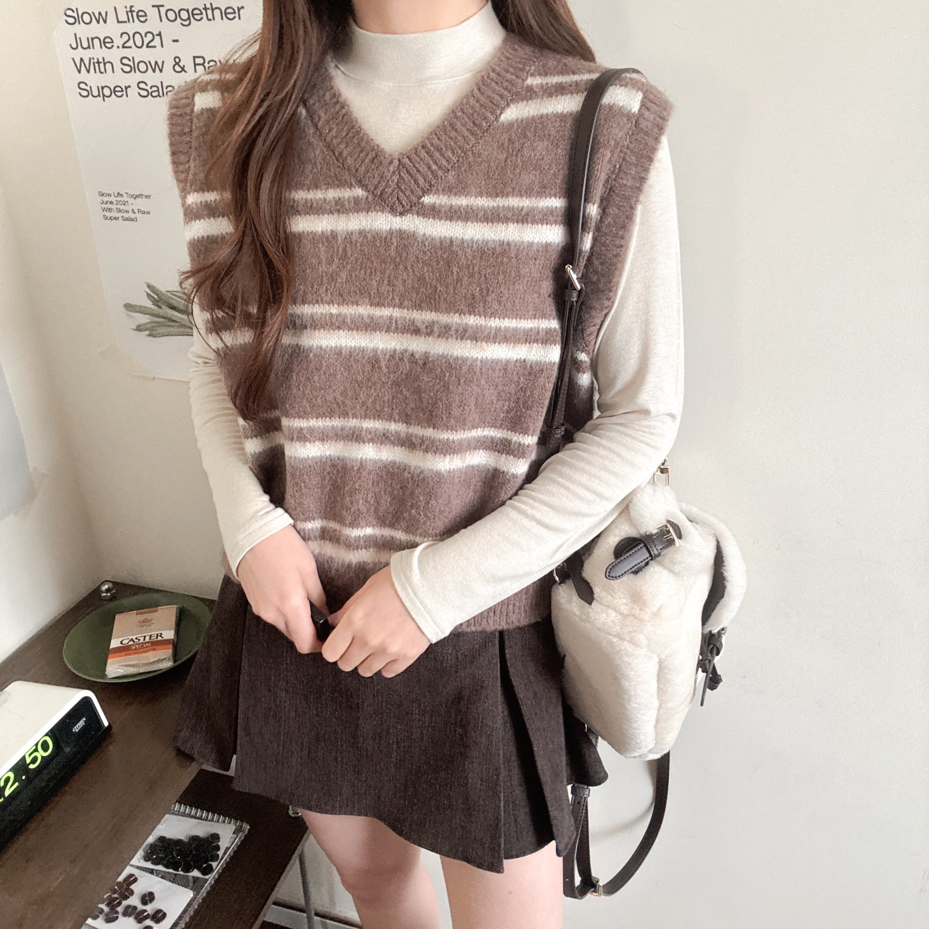 橫間V領背心毛衣