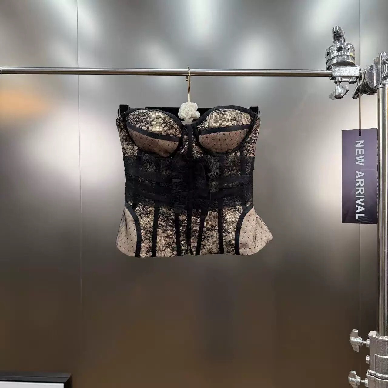 多種蕾絲網紗拼接透膚感馬甲上衣