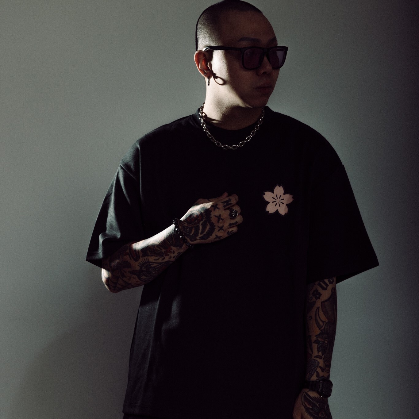 XCTRL 櫻花郵票寬版短T-黑