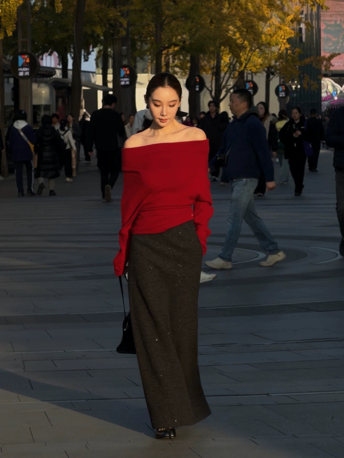 經典黑閃閃亮片後開衩造型鉛筆裙長裙-S-XL (Elegant & Love)