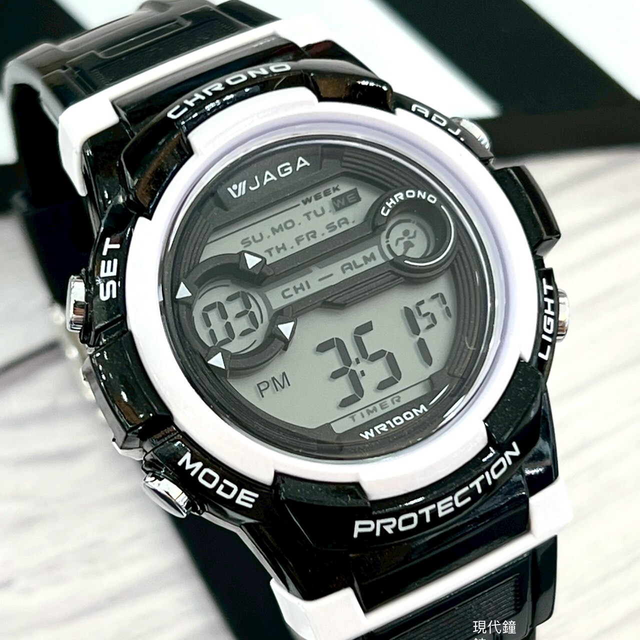 【JAGA 捷卡】色彩繽紛花漾年華多功能電子錶-黑白 M1126-AD 40mm 現代鐘錶