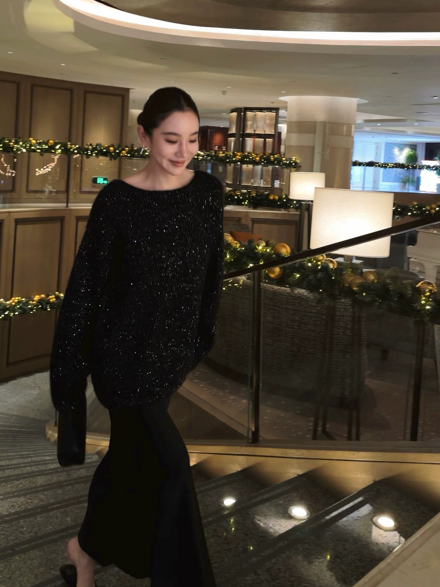 經典黑閃閃亮片圓領針織上衣毛衣-S-L (Elegant & Love)