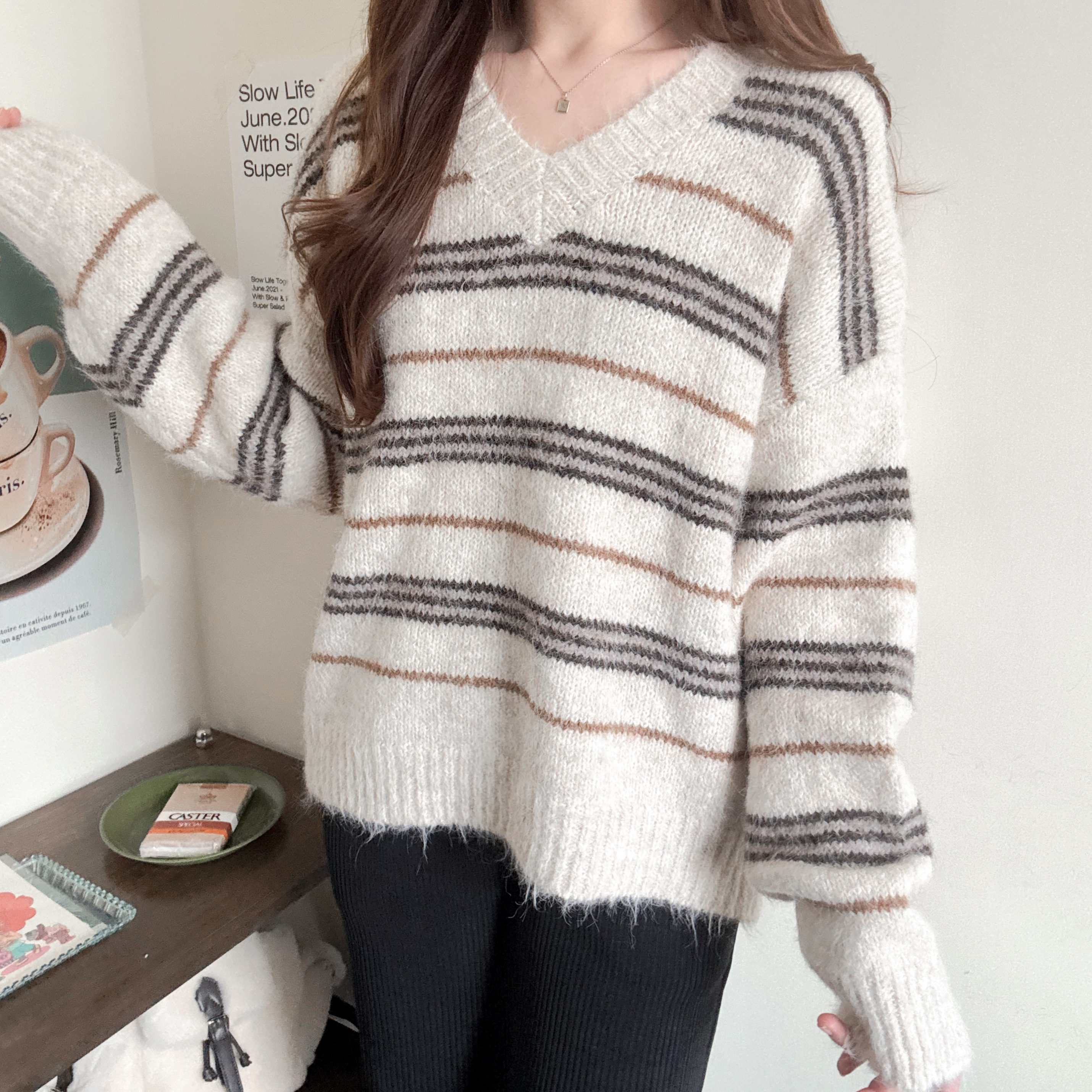 軟糯橫間V領毛衣