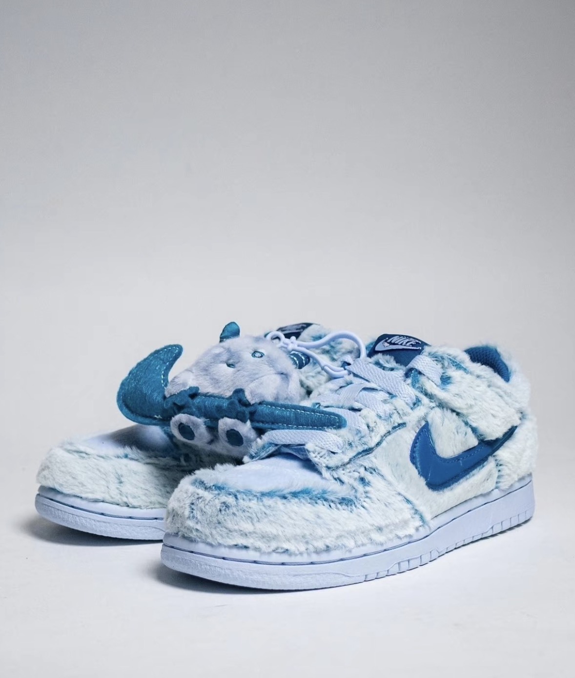 NIKE DUNK LOW GS 'Abominable Snowman' 毛絨絨雪寶